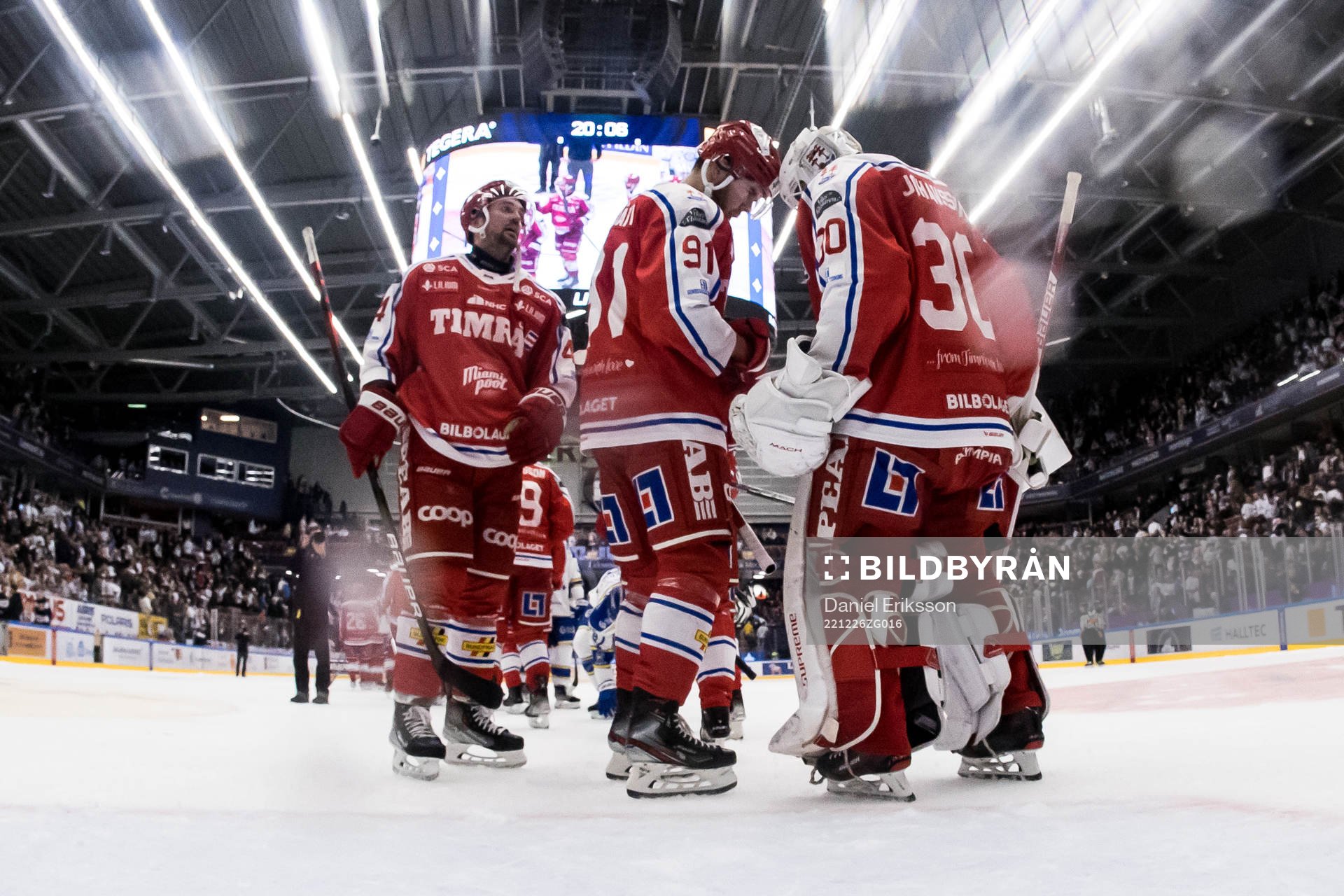 Timrås Magnus Pääjärvi jublar med Timrås målvakt