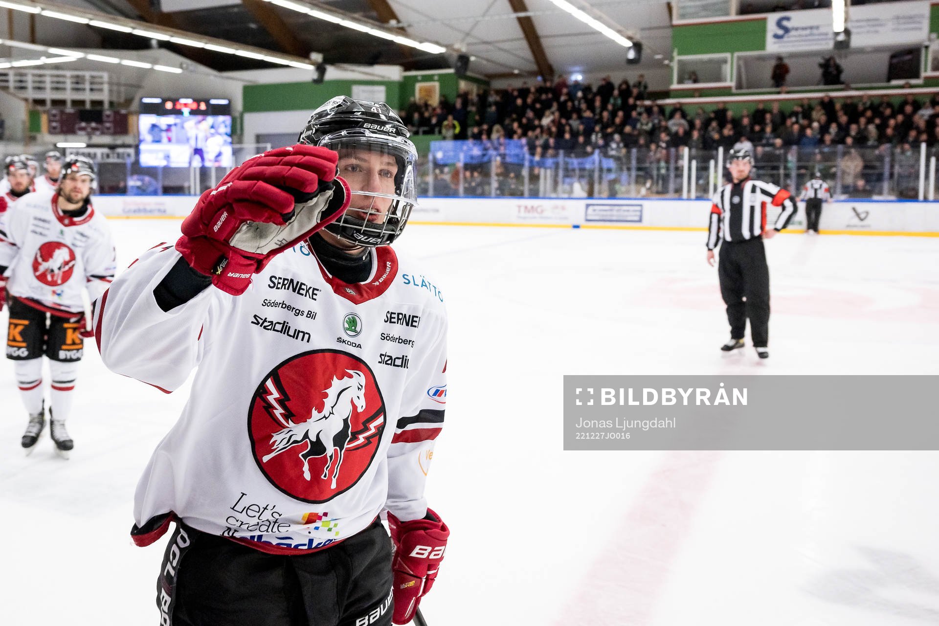 Vita Hästens Victor Öhman jublar