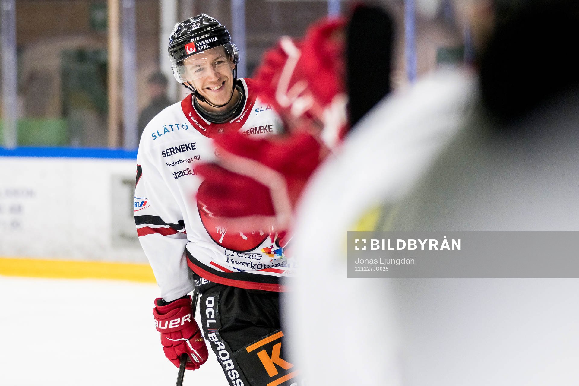 Vita Hästens Sebastian Benker jublar