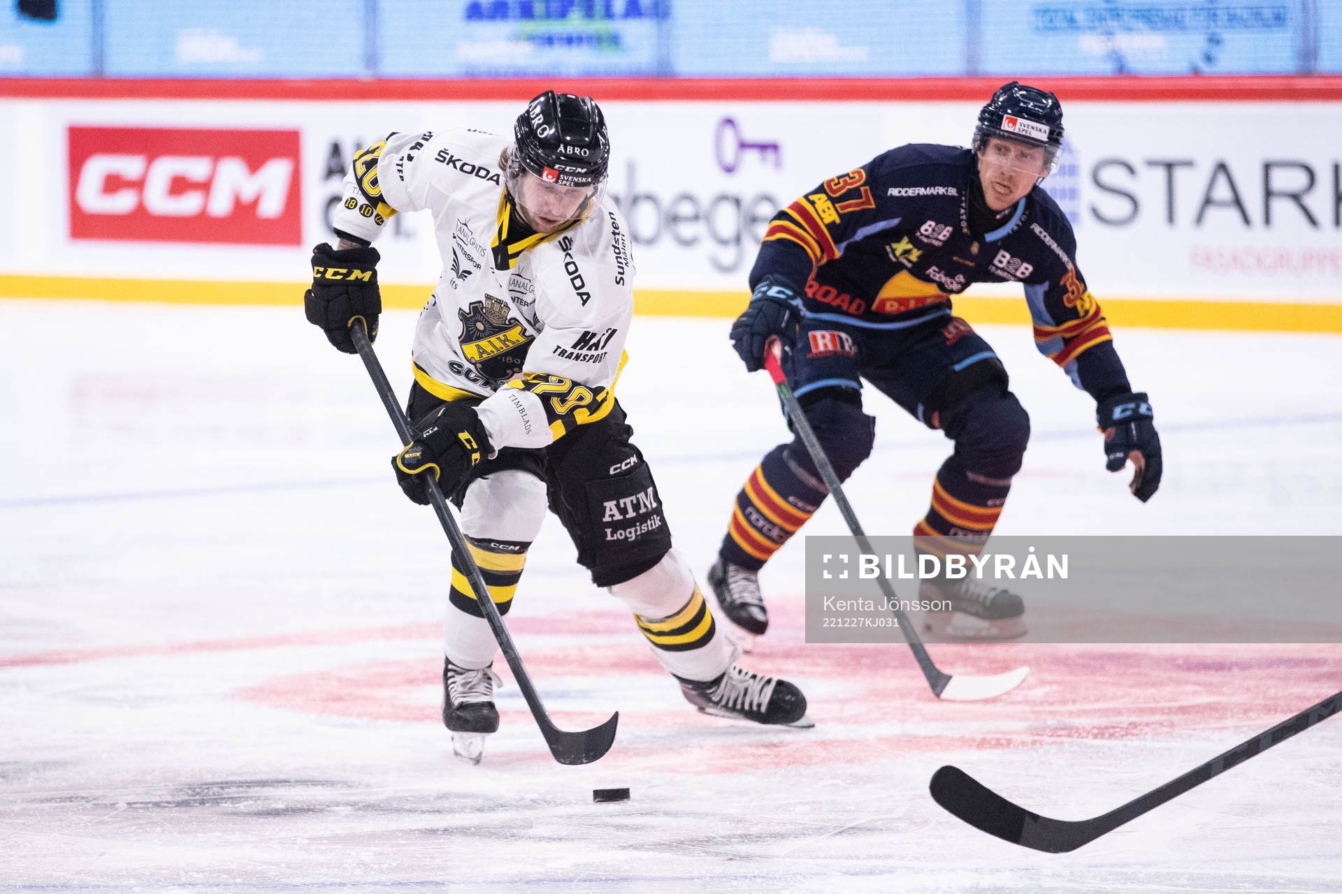 AIKs Erik Flood och Djurgårdens John Norman
