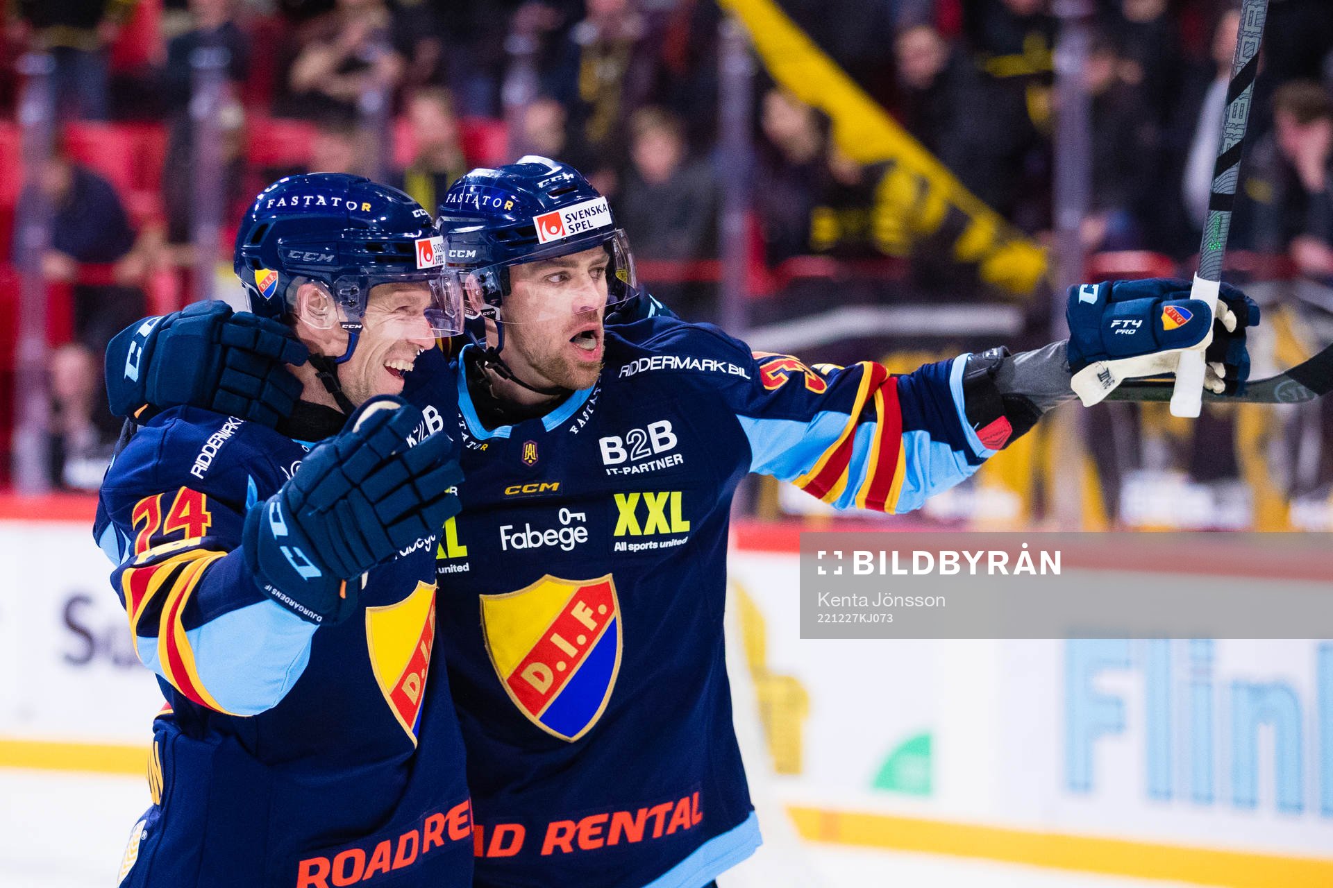 Djurgårdens Daniel Brodin jublar med Nicklas Danielsson