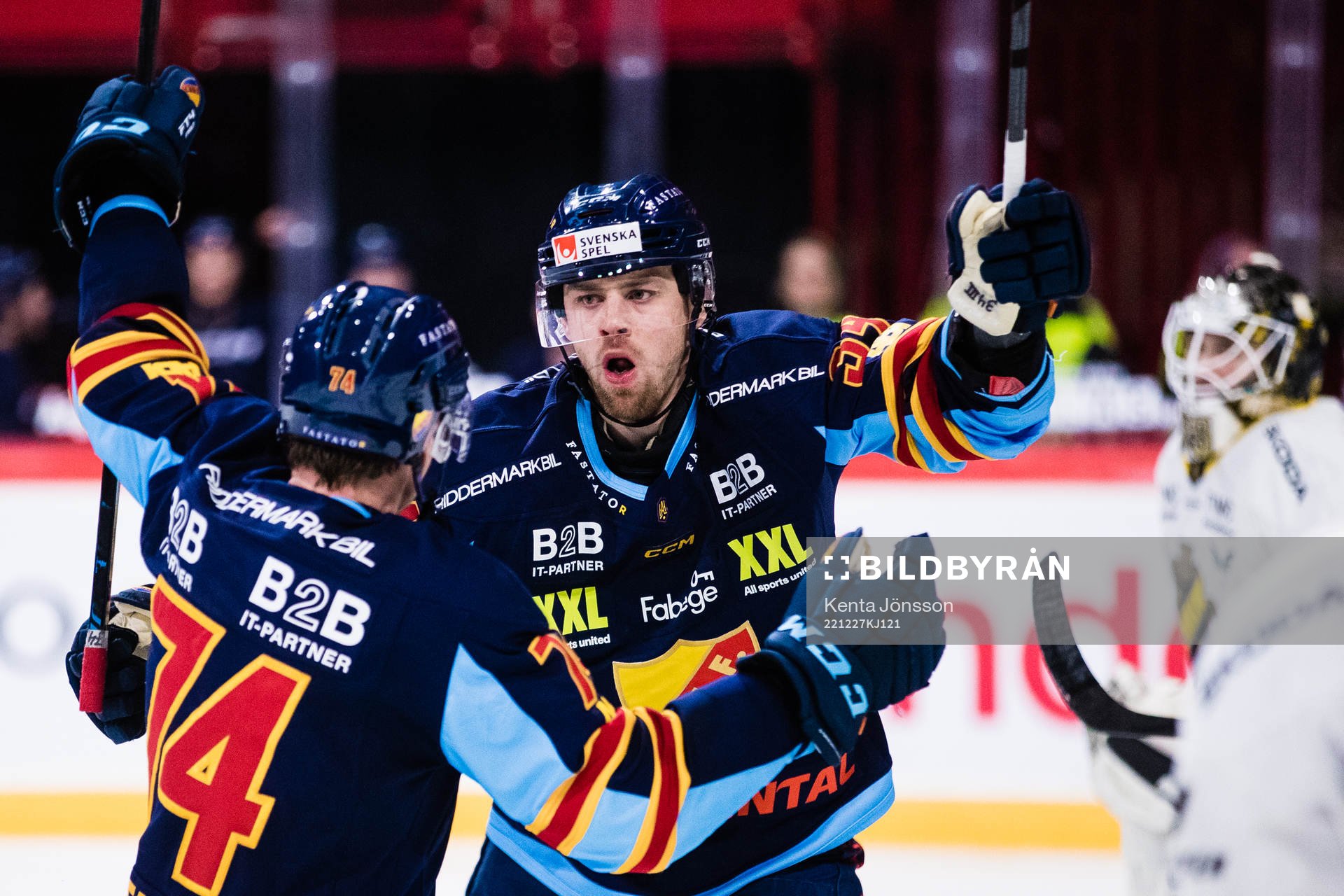 Djurgårdens Daniel Brodin jublar med Nicklas Danielsson