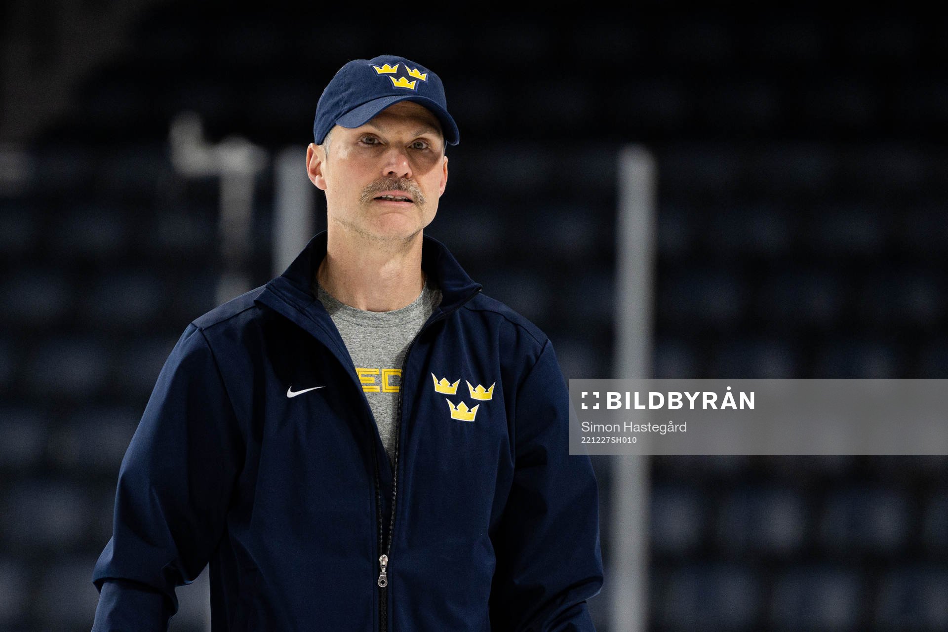 Mikael Gerdén, goalie coach of Sweden at a practice session