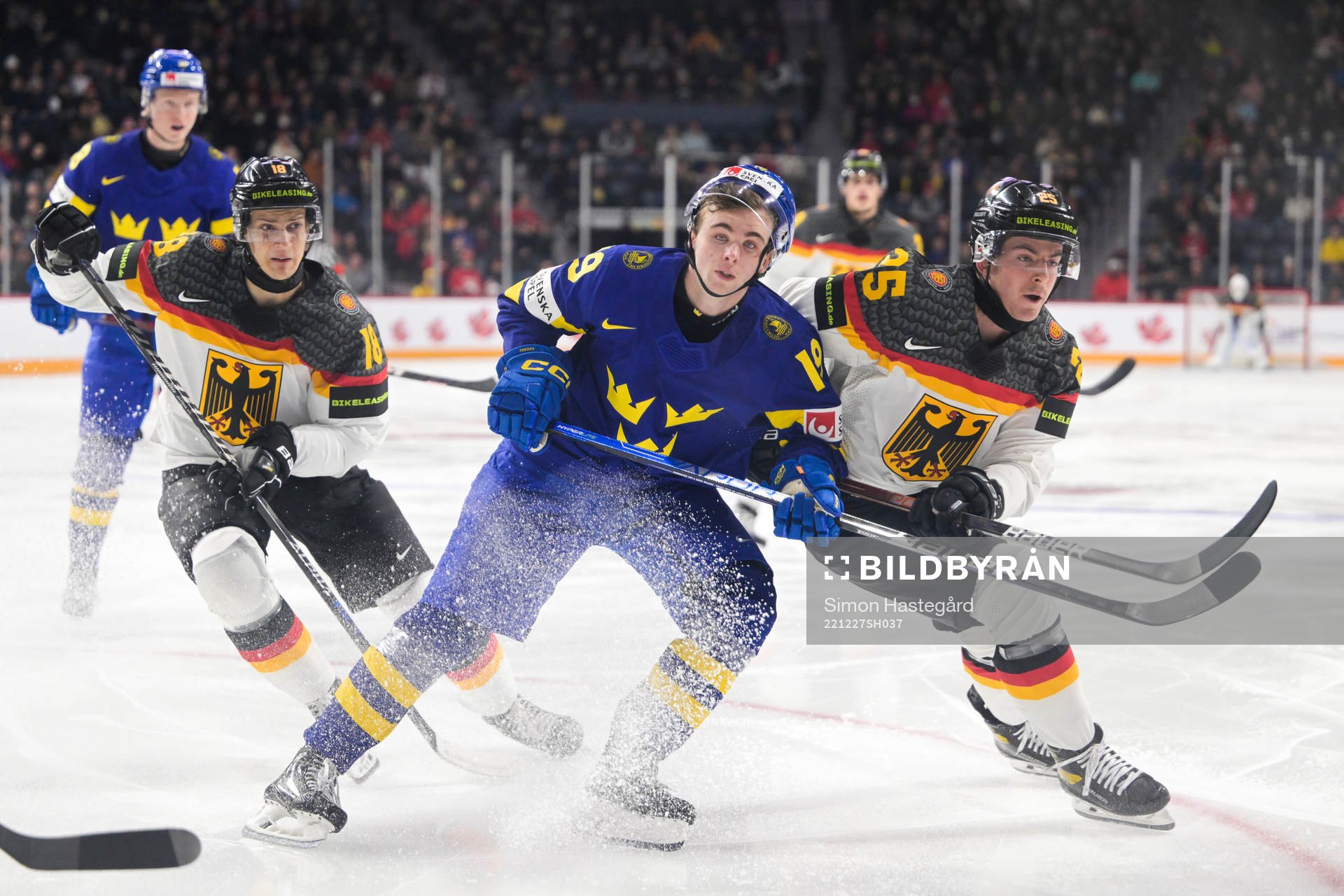 Isak Rosén of Sweden against Julian Lutz and Robin van