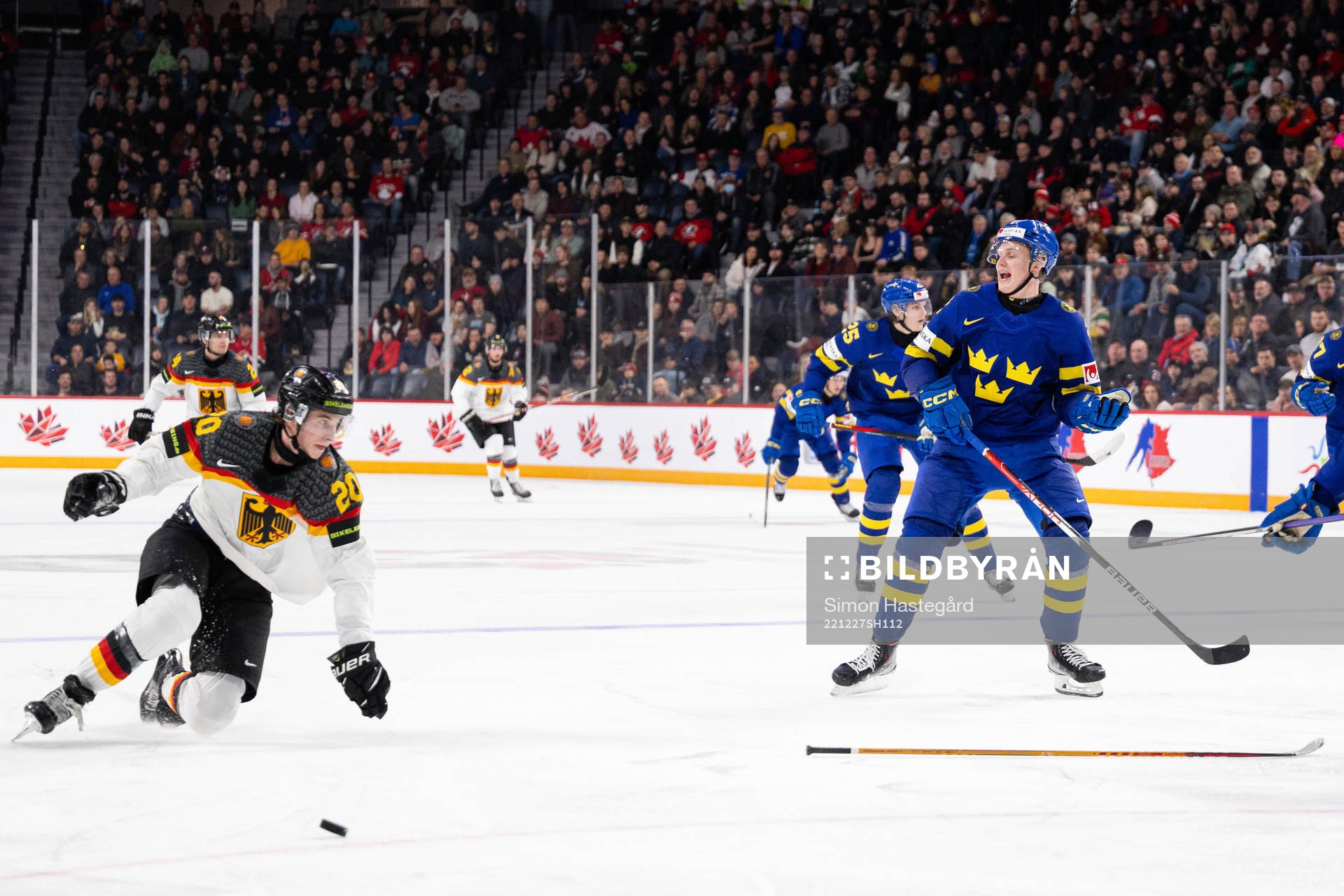 Elias Pettersson of Sweden and Veit Oswald of Germany