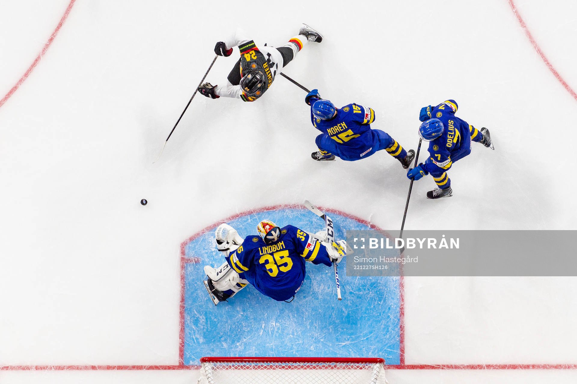 Roman Kechter of Germany against goaltender Carl Lindbom ,