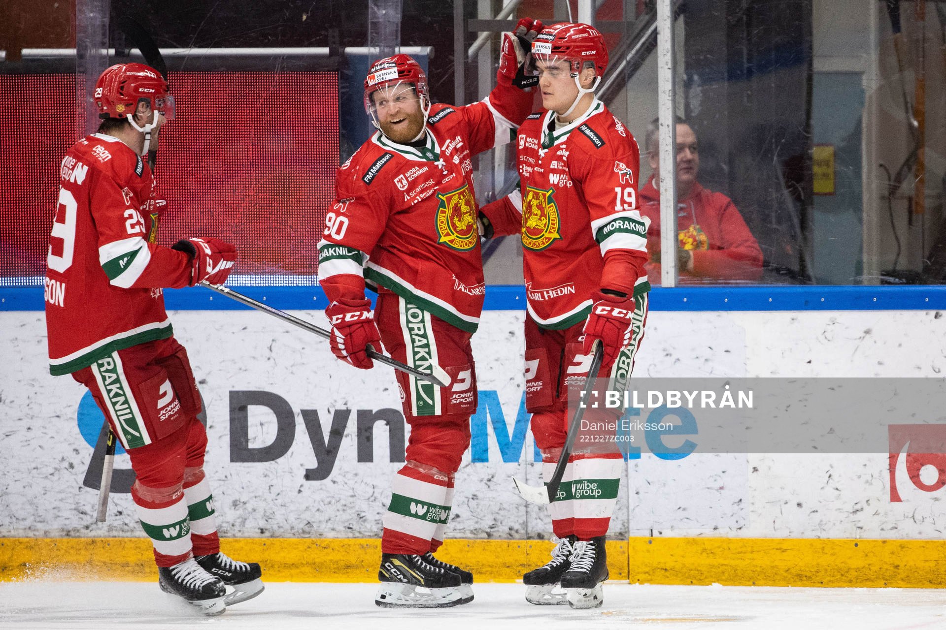 Moras Daniel Ljunggren jublar med Johan Persson och Axel