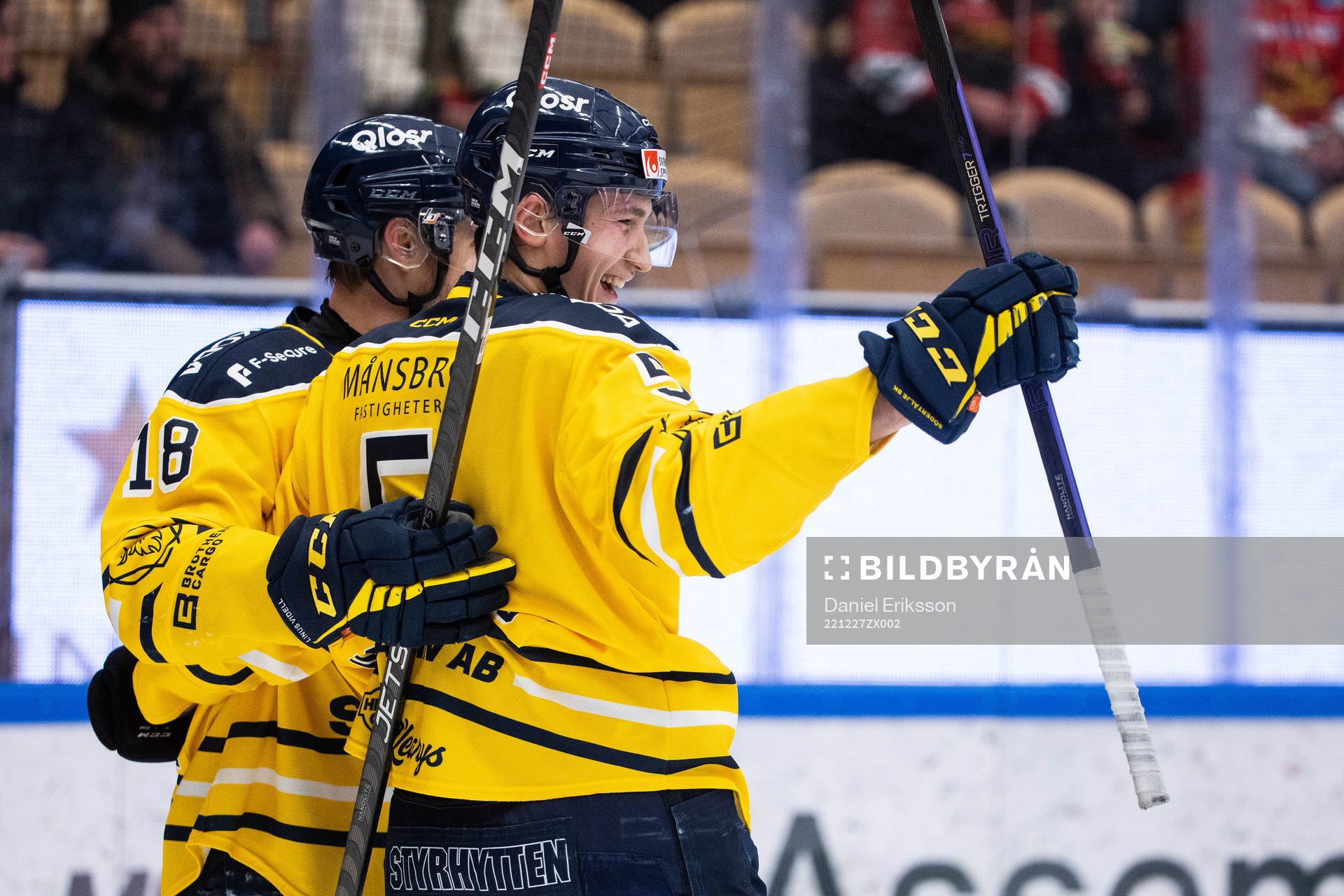 Södertäljes Filip Nordberg jublar med Linus Videll