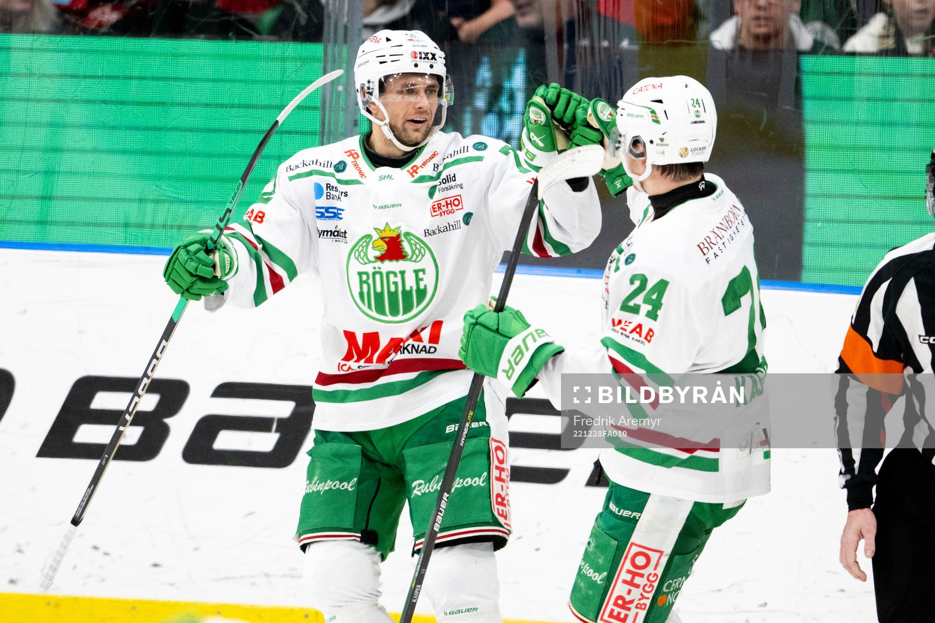 Rögles Daniel Zaar och Marco Kasper jublar