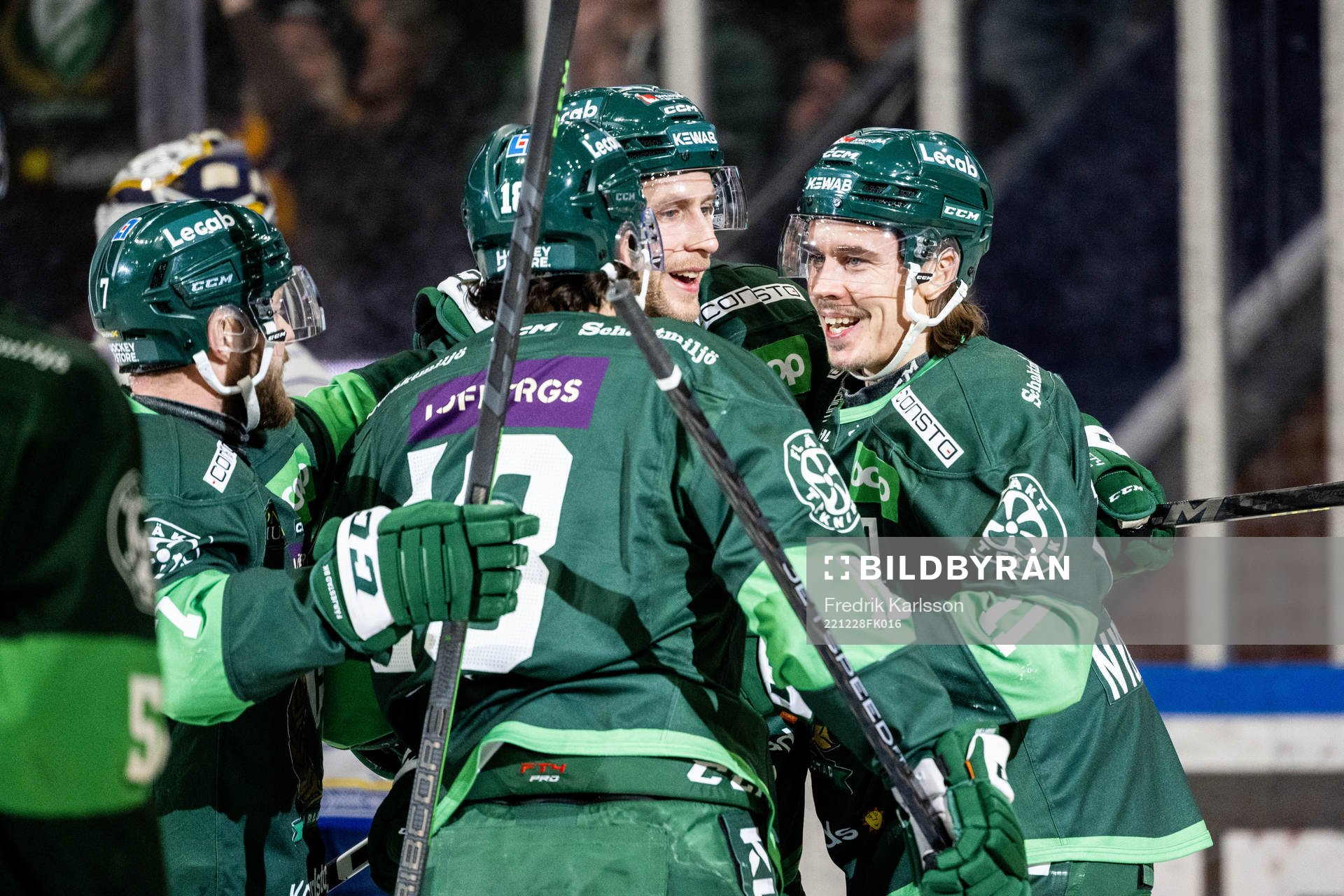 Färjestads Per Åslund och Joakim Nygård jublar