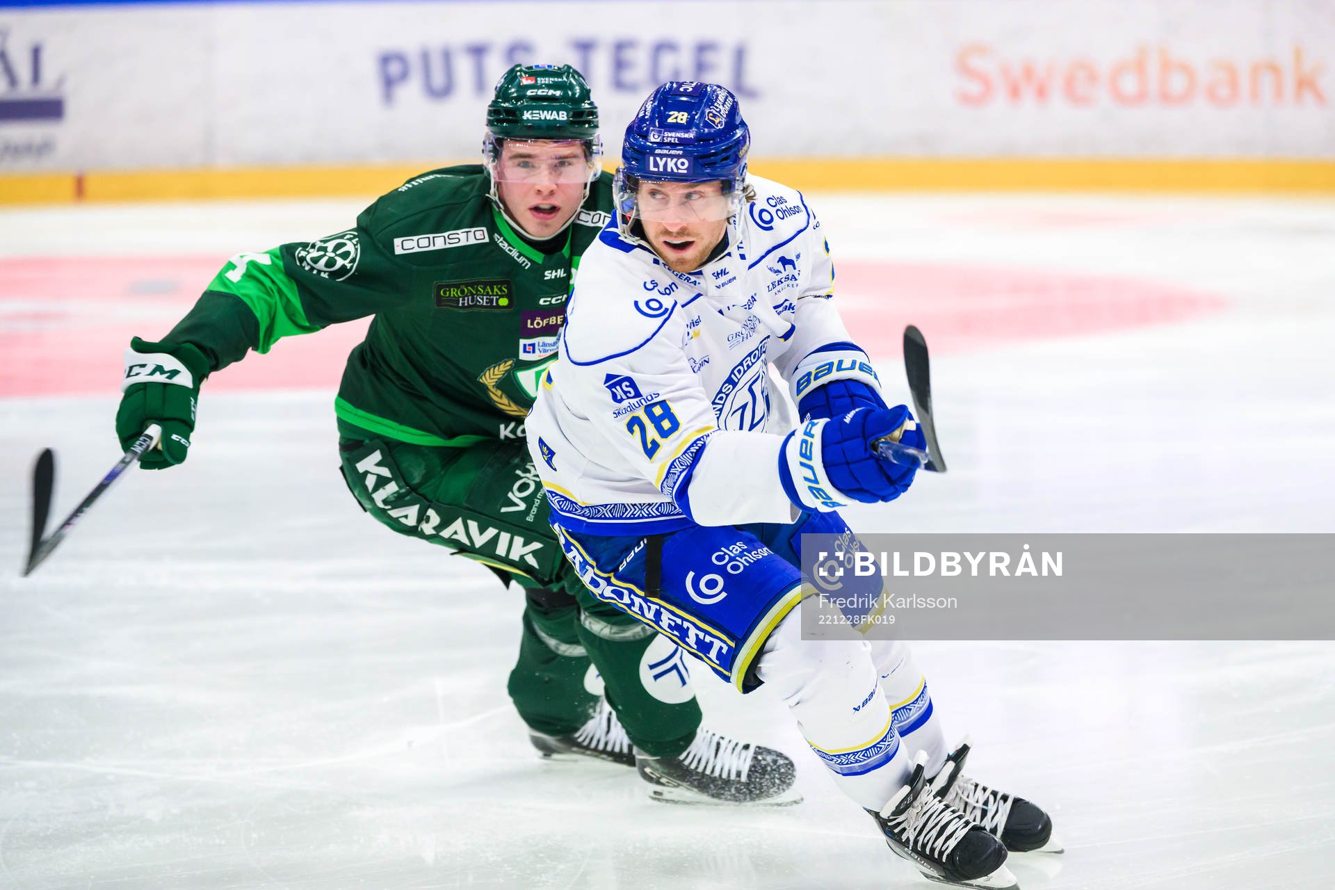 Färjestads Oscar Lawner och Leksands Justin Glenn Kloos