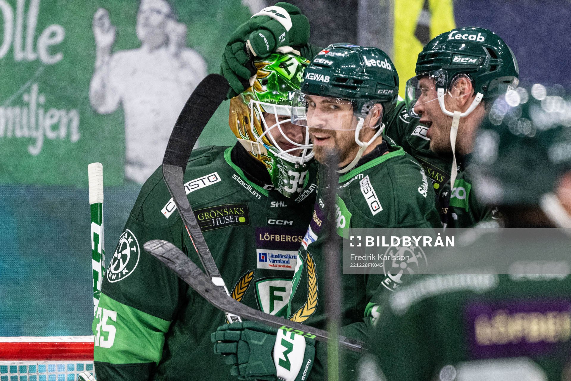 Färjestads målvakt Dennis Hildeby och August Tornberg