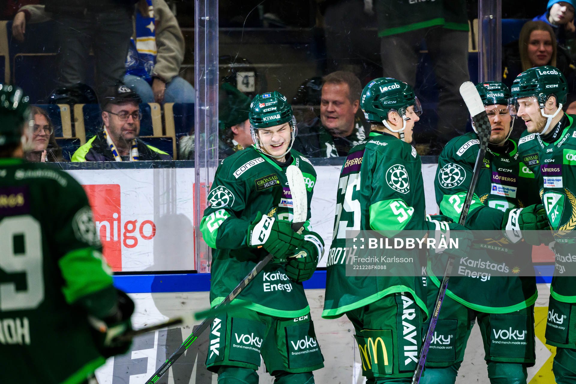Färjestads Lucas Forsell jublar med lagkamrater