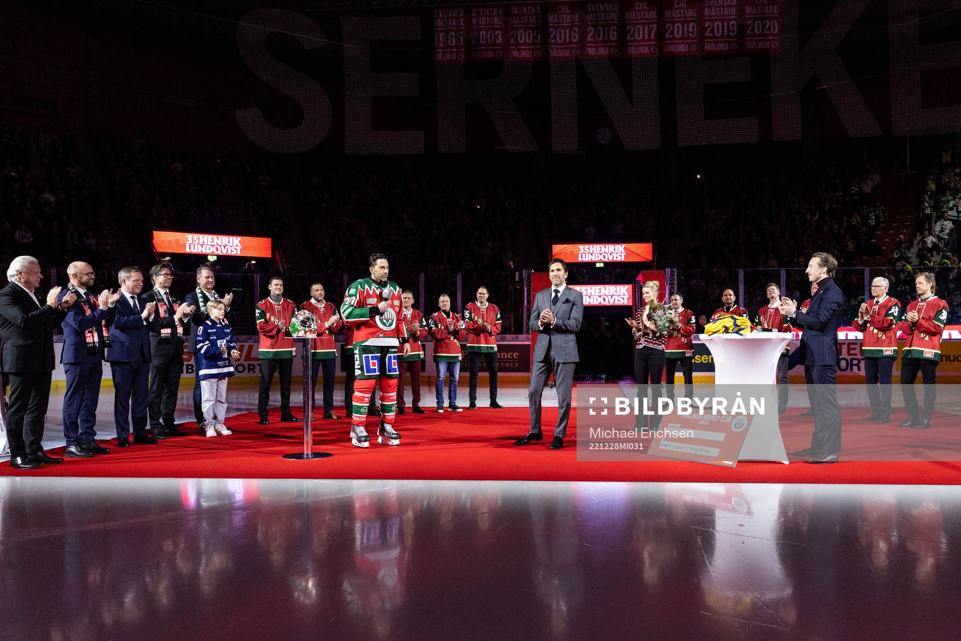 Henrik Lundqvist hyllas av bland annat Joel Lundqvist