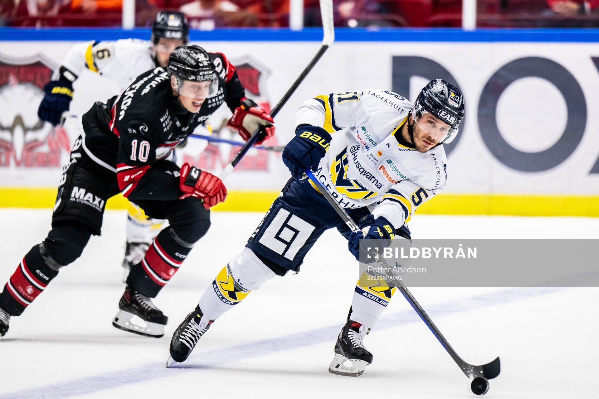 Malmö Redhawks William Von Barnekow och HV71s Andy Miele