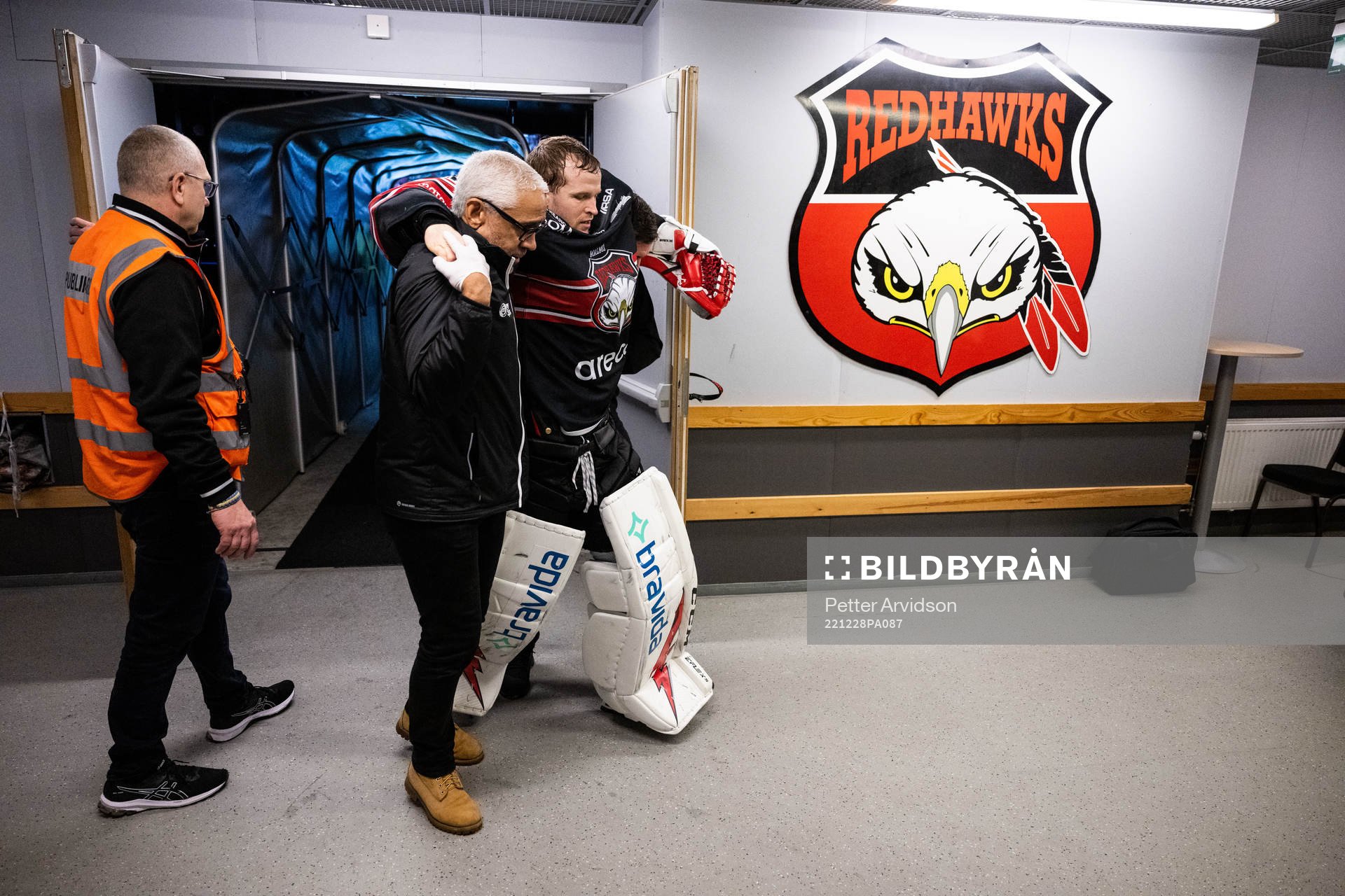 Malmö Redhawks målvakt Daniel Marmenlind lämnar isen