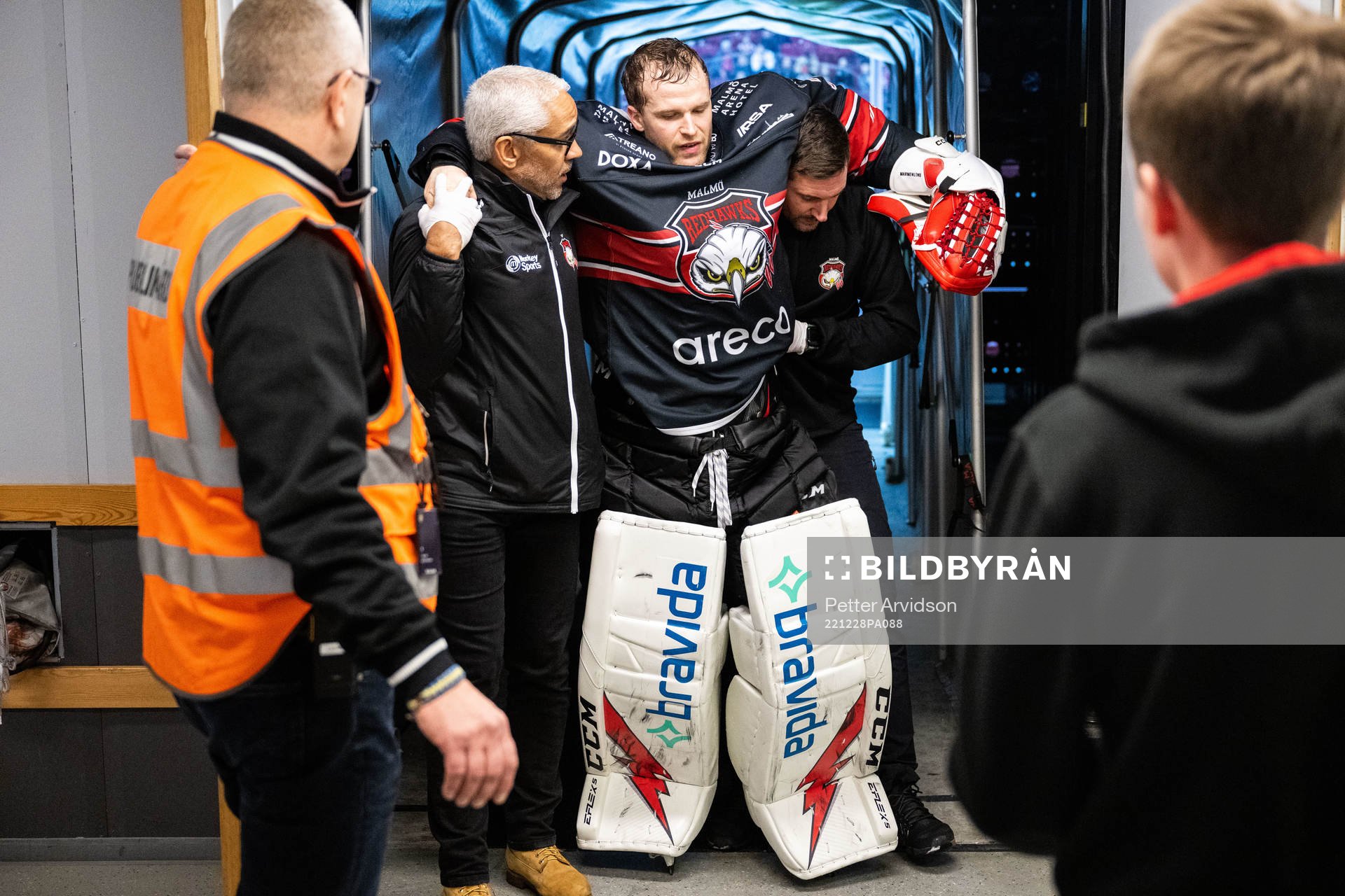 Malmö Redhawks målvakt Daniel Marmenlind lämnar isen