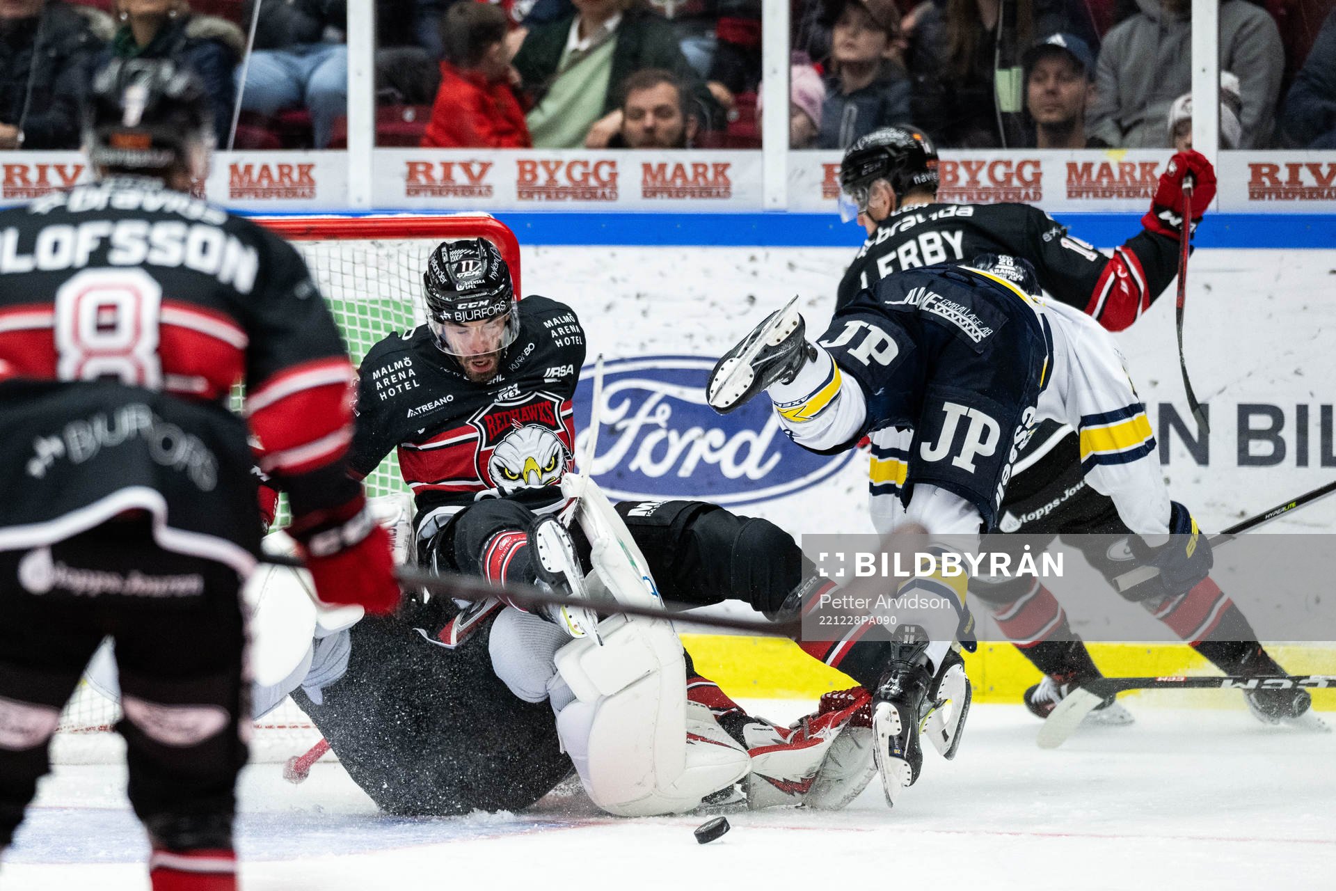 Malmö Redhawks Markus Lauridsen och HV71s André Petersson