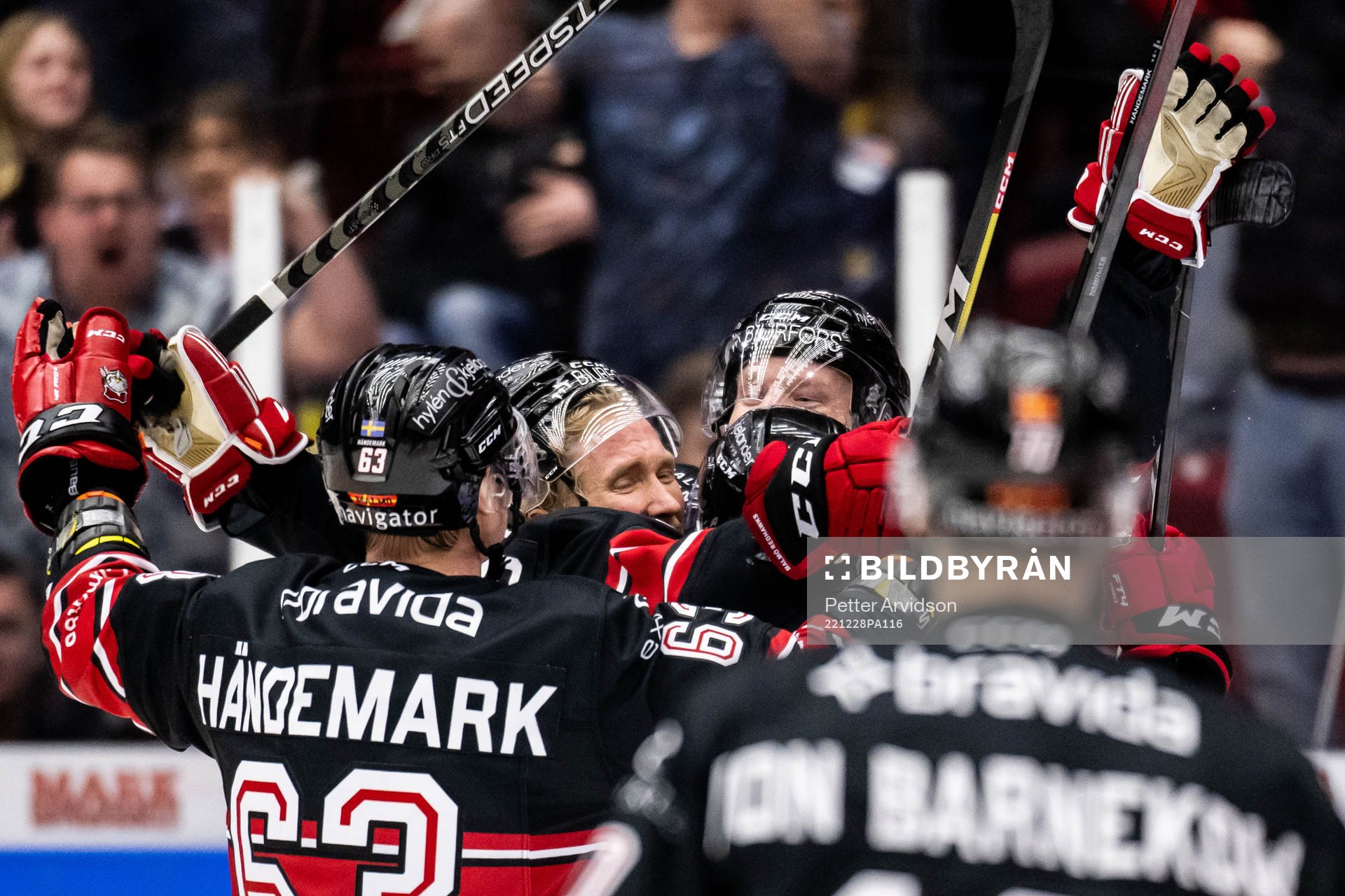 Malmö Redhawks Marcus Sylvegård och Carl Söderberg jublar