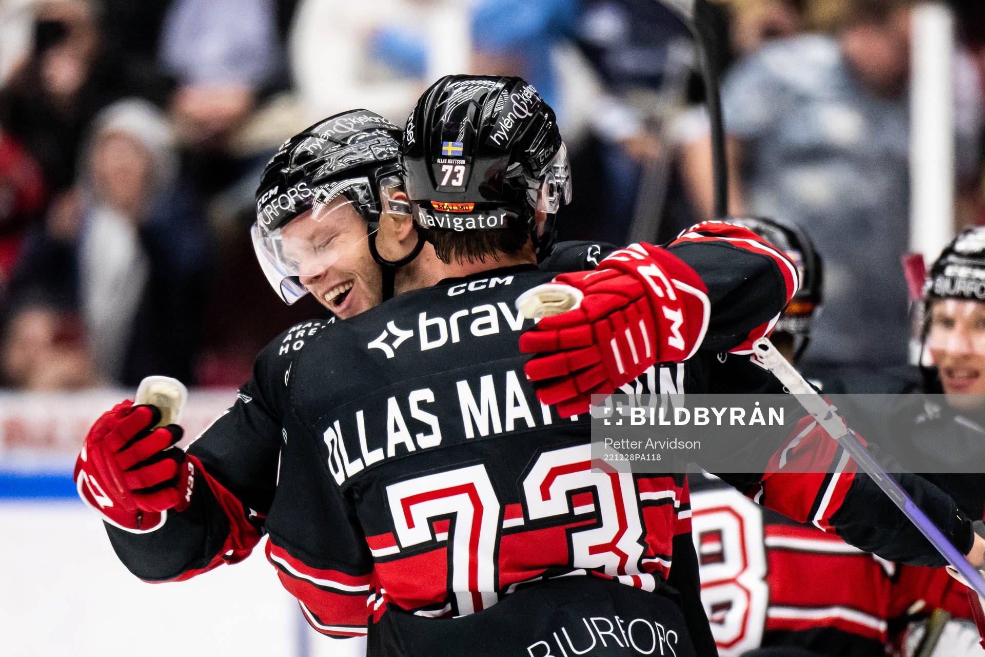 Malmö Redhawks Carl Söderberg jublar med Adam Ollas