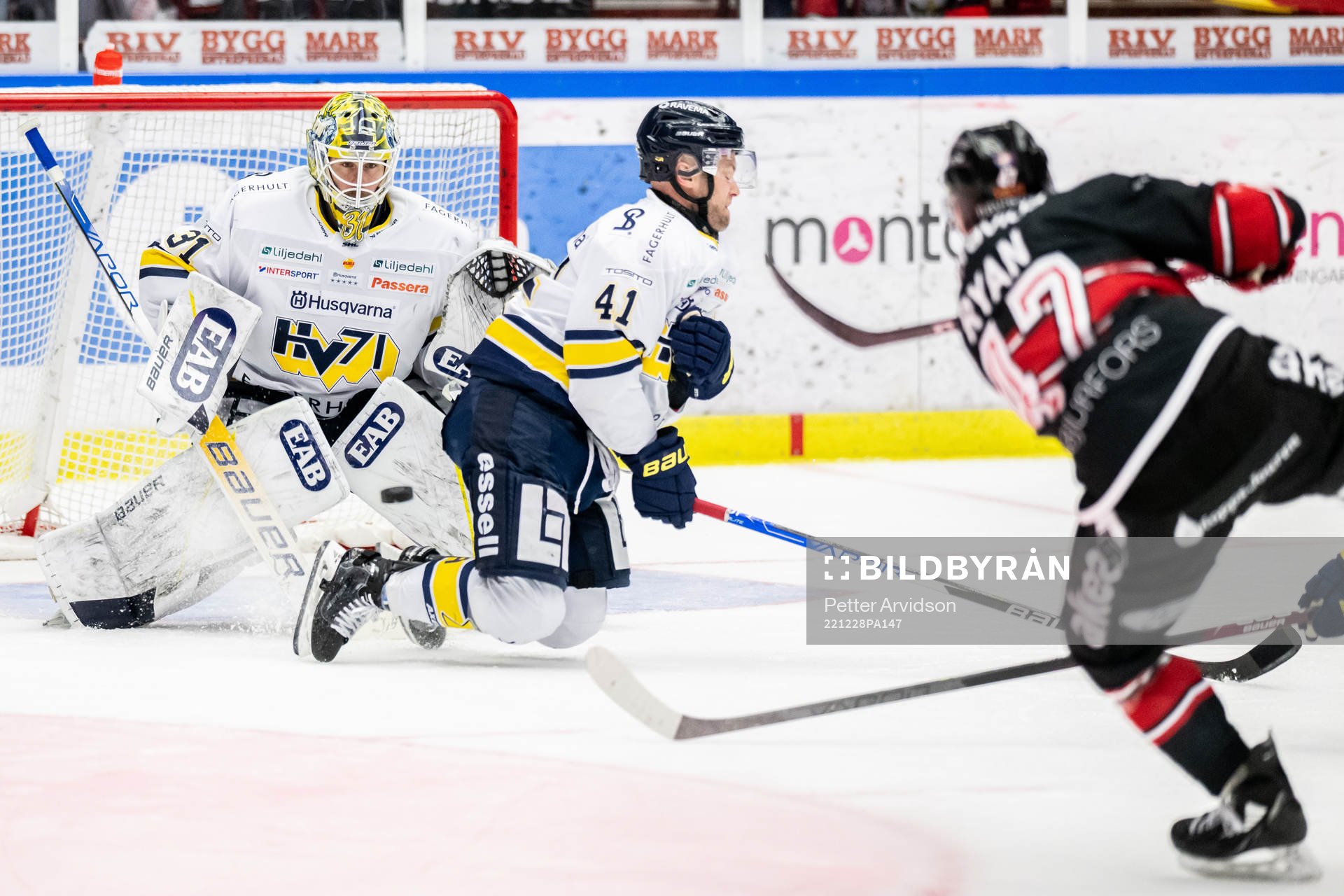 HV71s målvakt Joni Ortio och Chad Billins