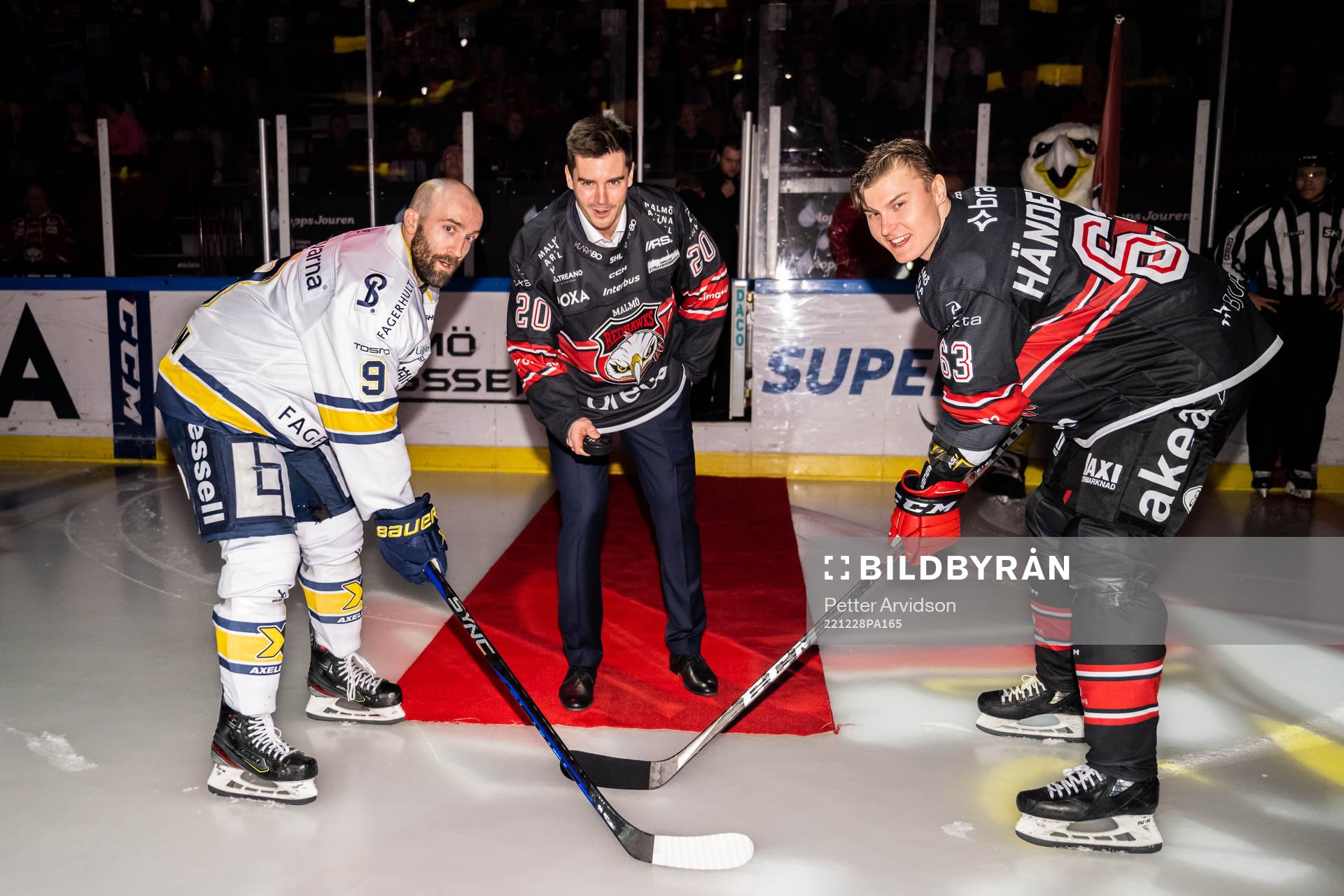 Henrik Hetta hyllas och gör ett nedsläpp med HV71s Taylor