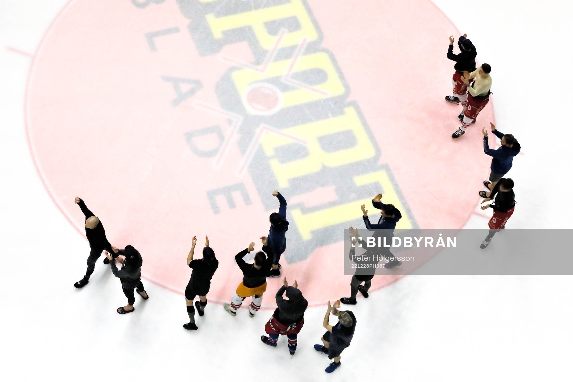 Oskarshamns spelare tackar tillresta supporters