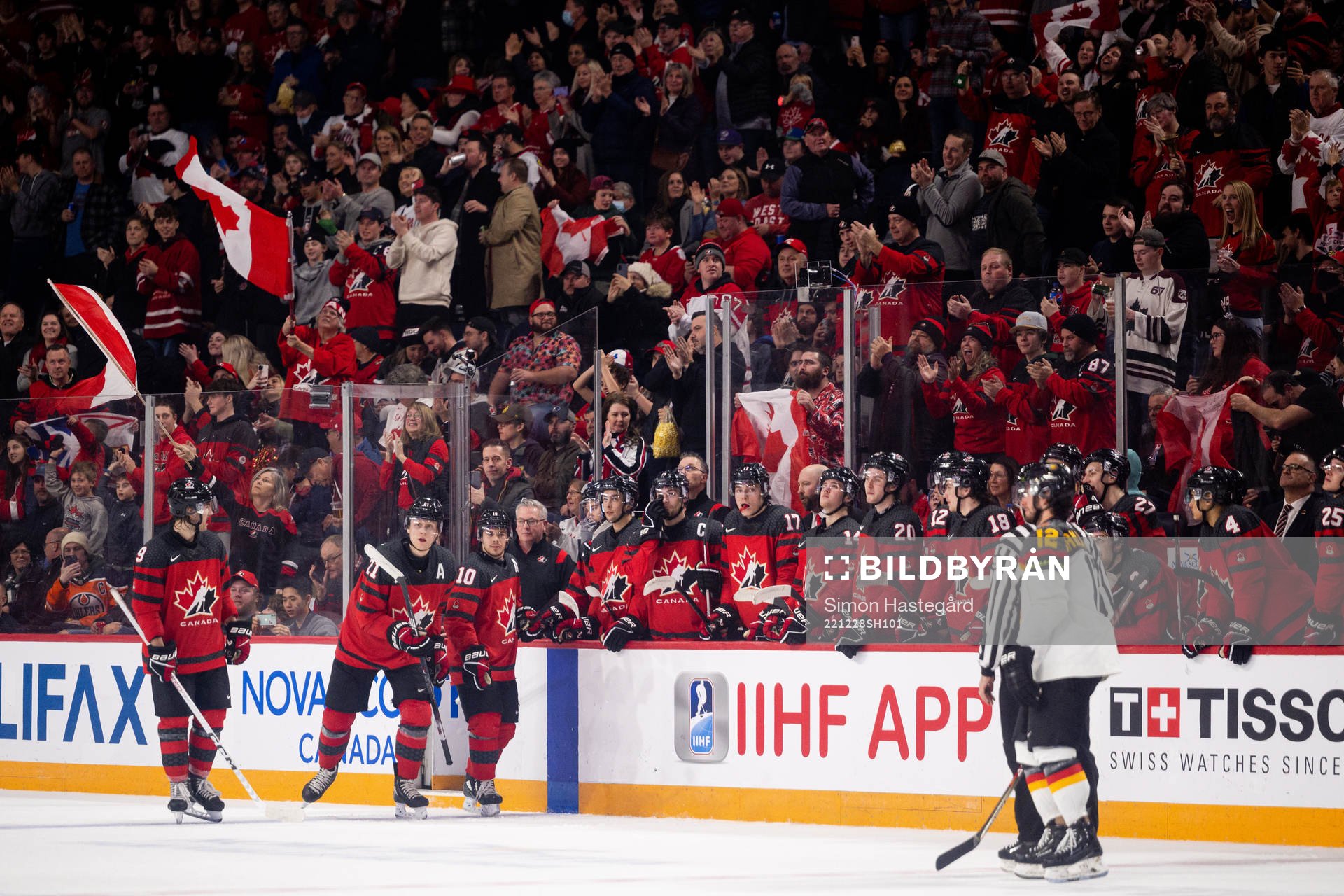 Joshua Roy , Nathan Gaucher and Logan Stankoven of Canada