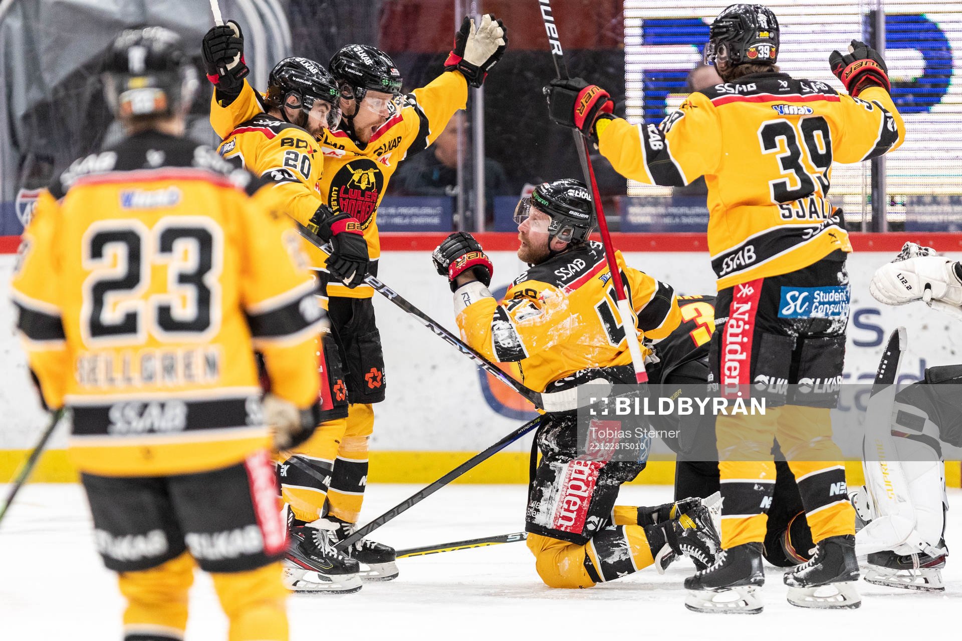 Luleås Leo Komarov jublar