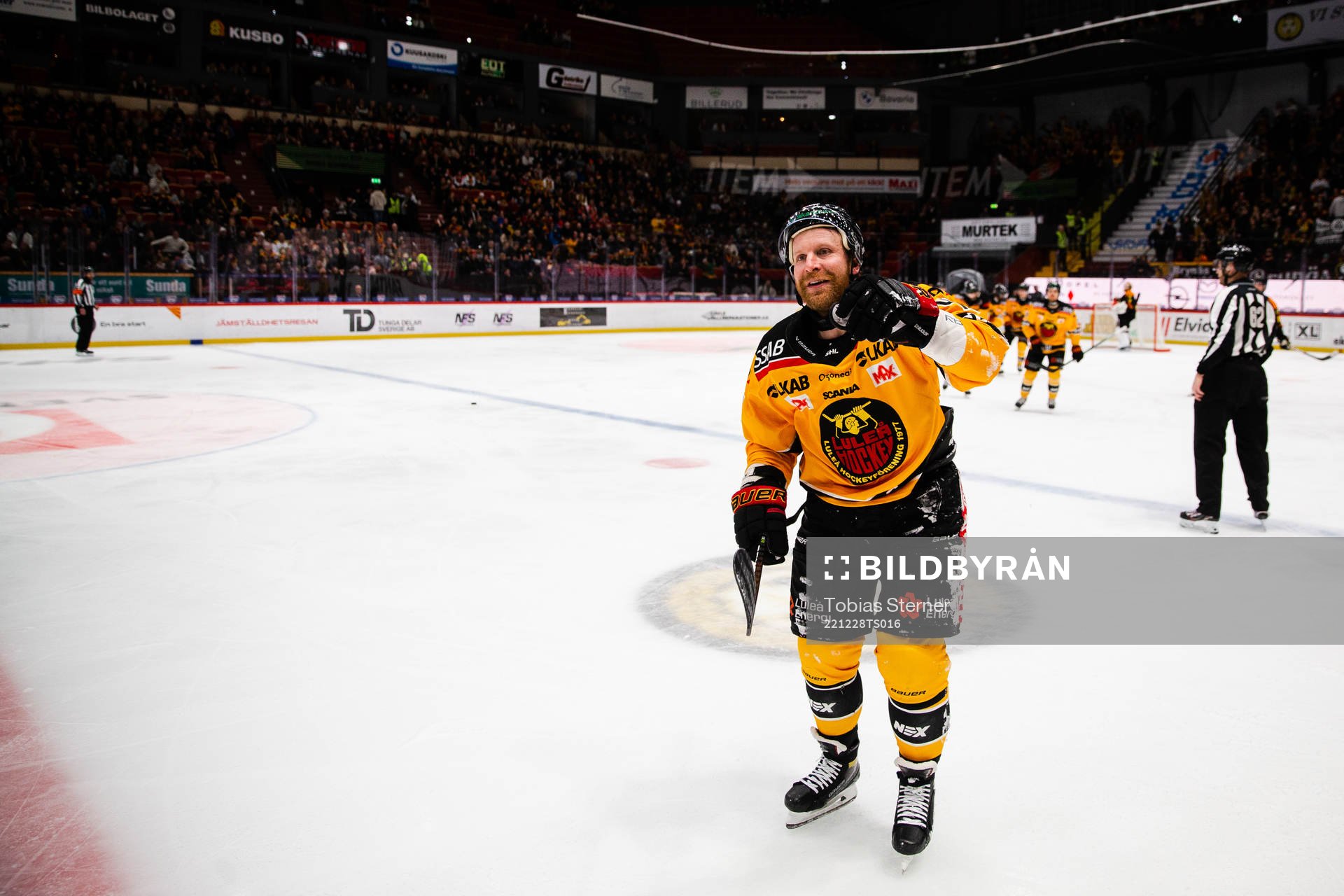 Luleås Leo Komarov jublar