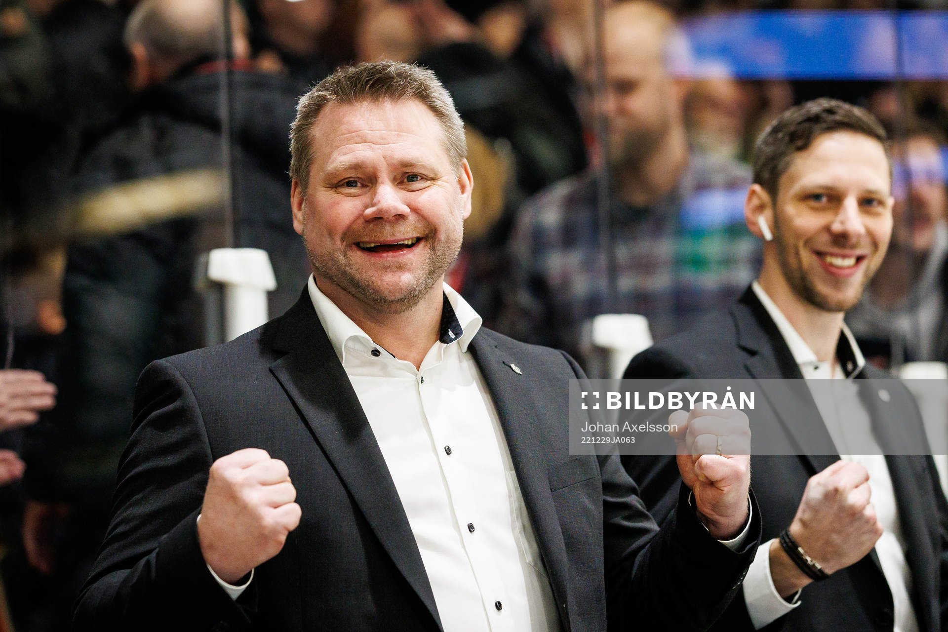 Östersunds tränare Kjell-Åke Andersson jublar