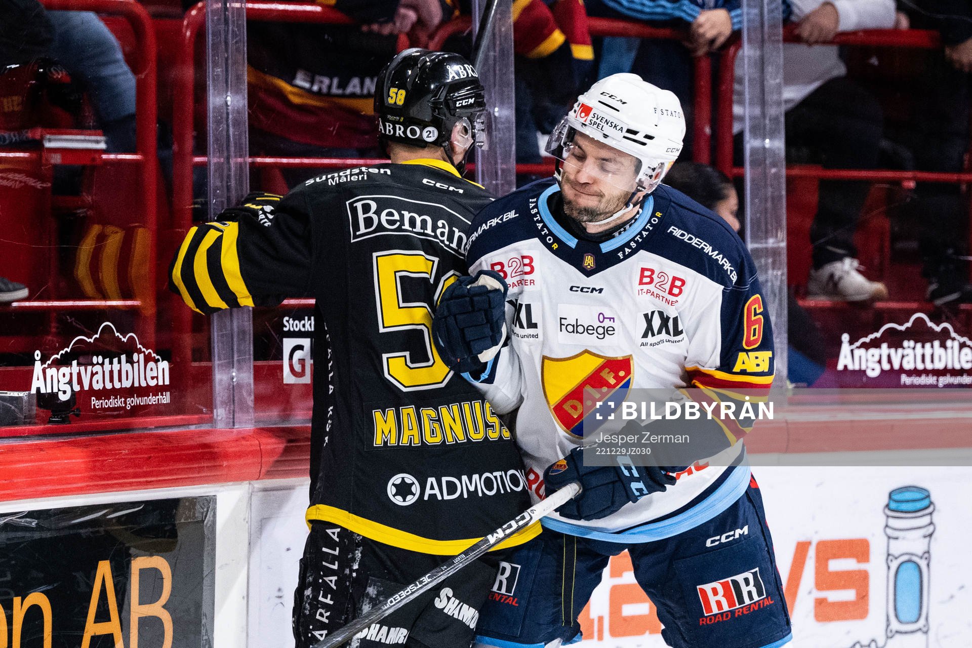 AIKs Oskar Magnusson och Djurgårdens Stefan Elliott