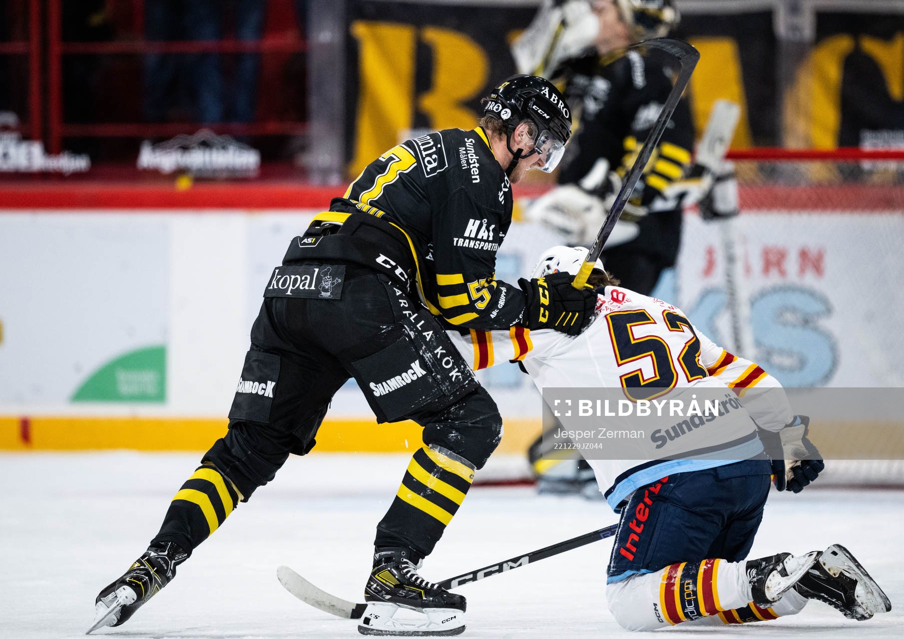 AIKs Alfred Barklund och Djurgårdens Mika Ounasvuori