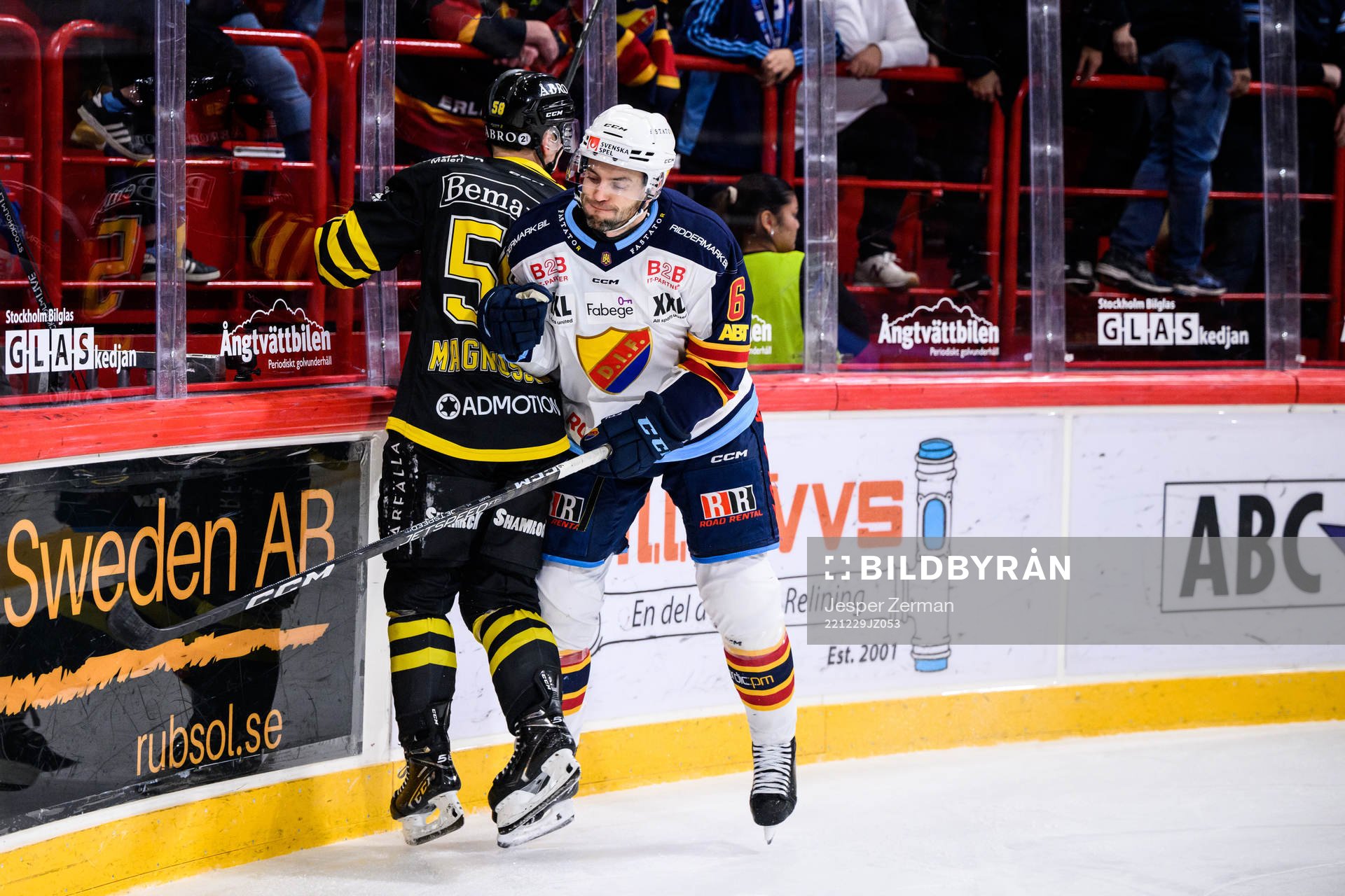 AIKs Oskar Magnusson och Djurgårdens Stefan Elliott
