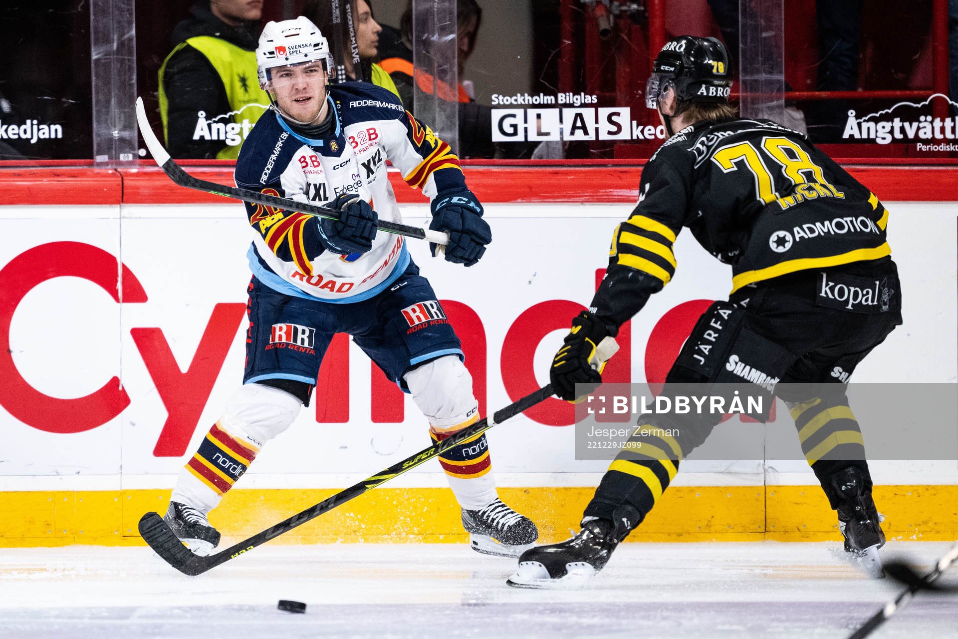 Djurgårdens Emil Berglund och AIKs Thimo Nickl
