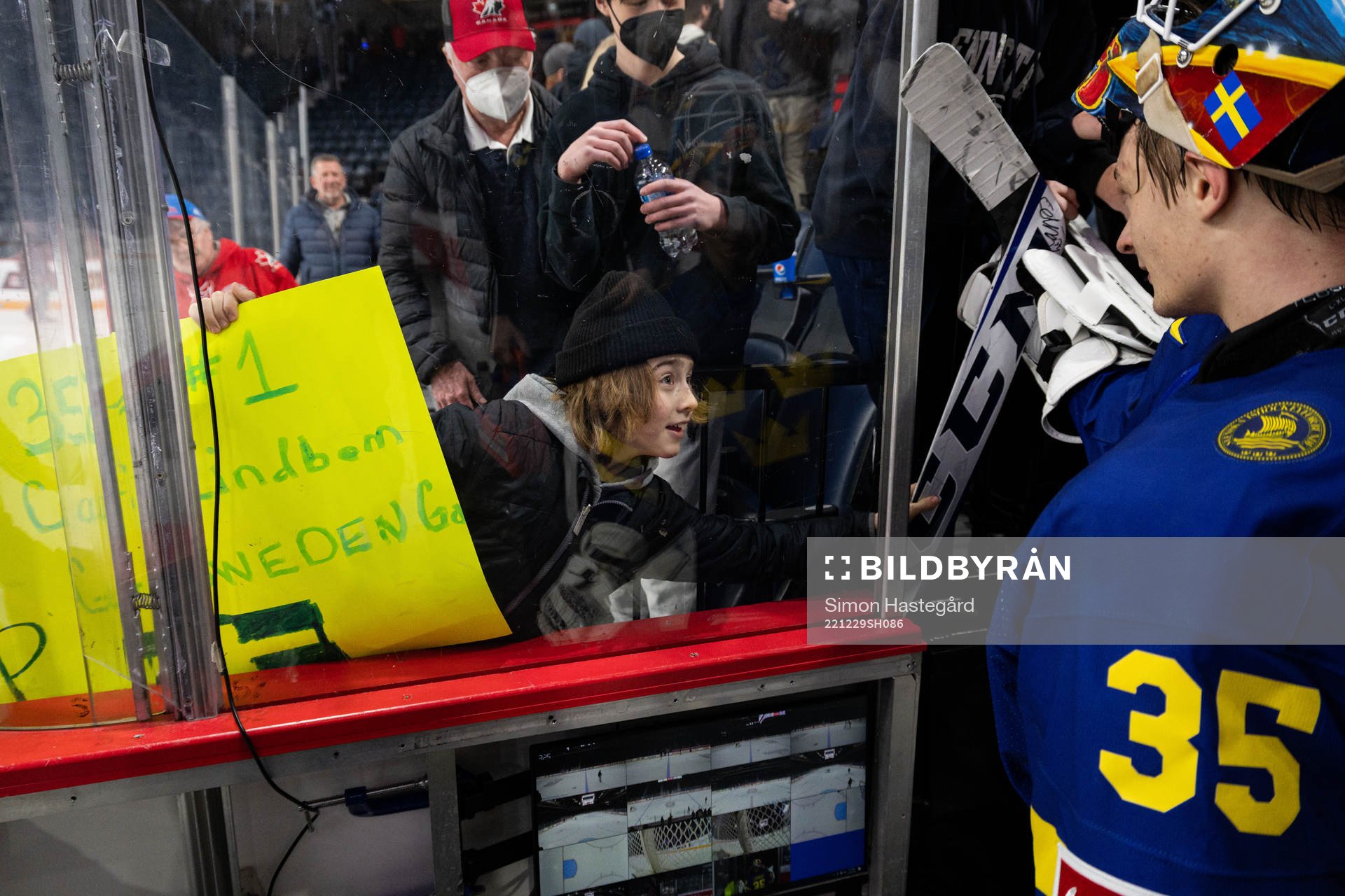 A fan receives a signed stick from goaltender Carl Lindbom