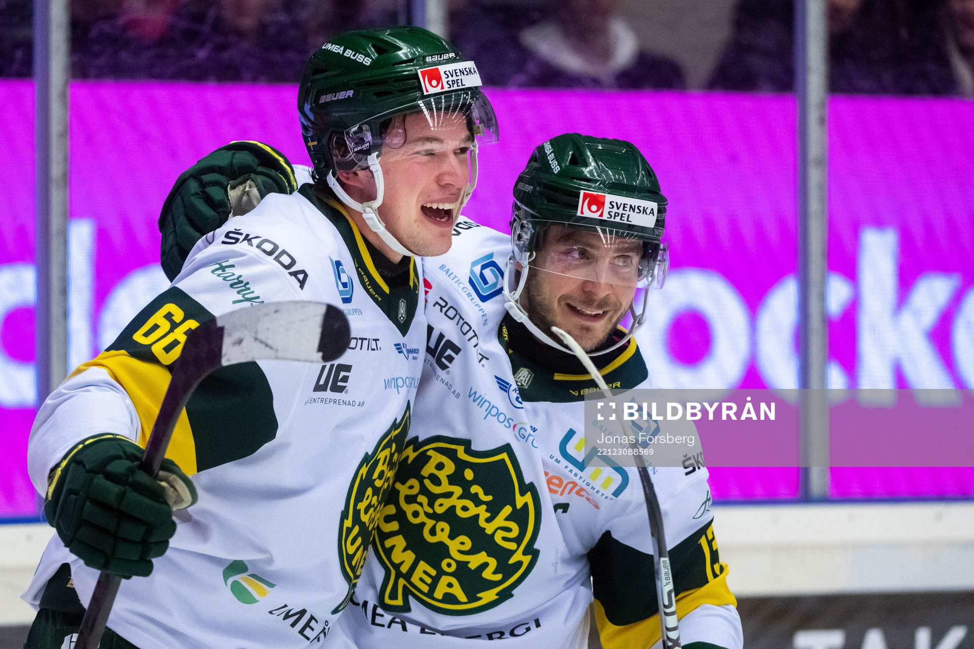 Björklövens Elliot Ekefjärd jublar