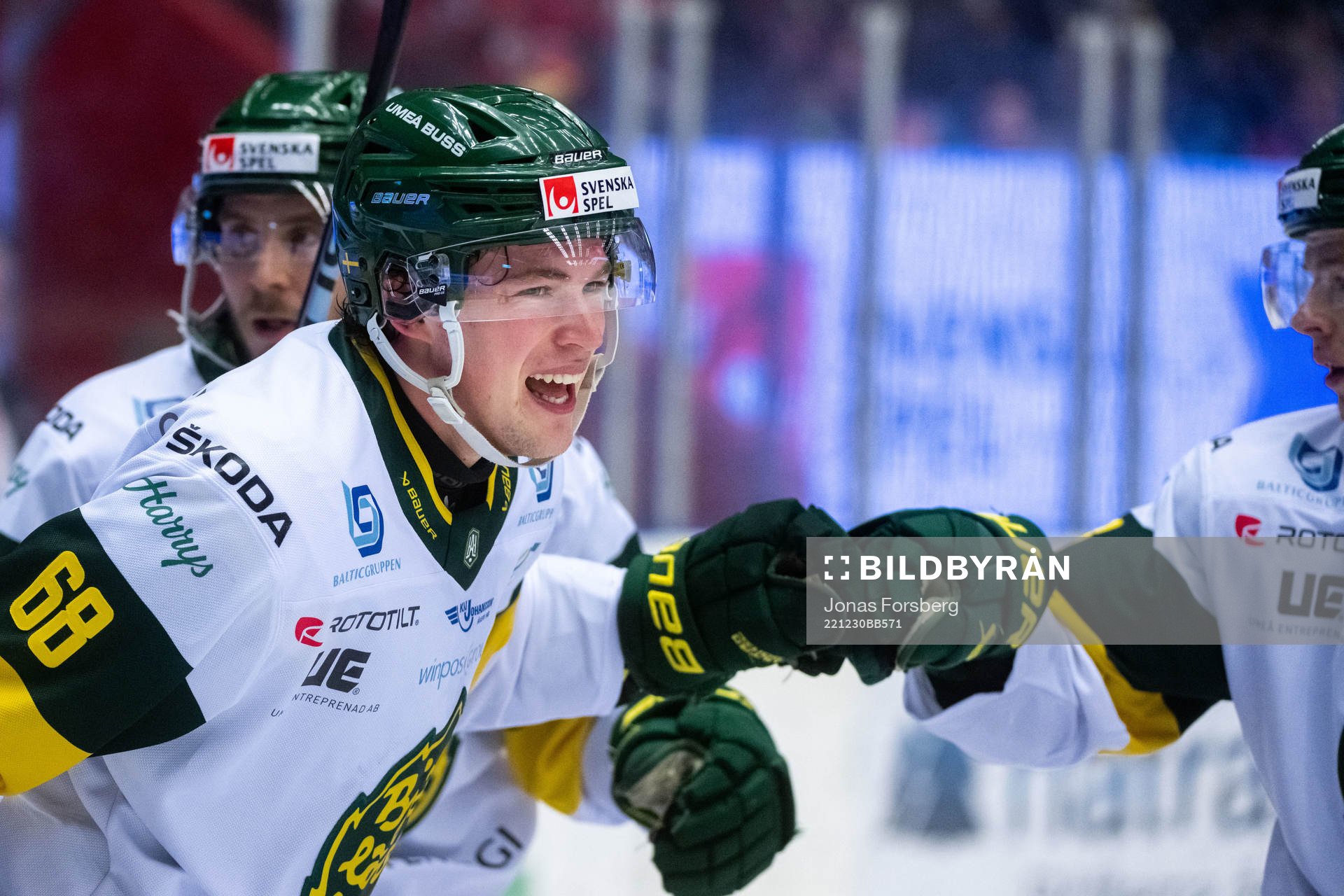 Björklövens Elliot Ekefjärd jublar