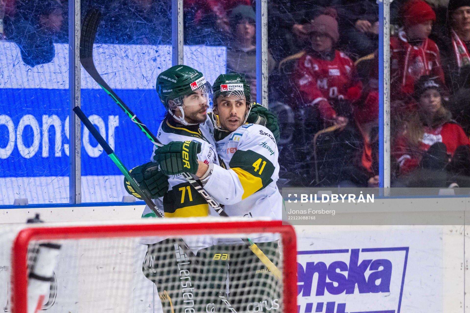 Björklövens Gustav Possler och Maxime Fortier jublar
