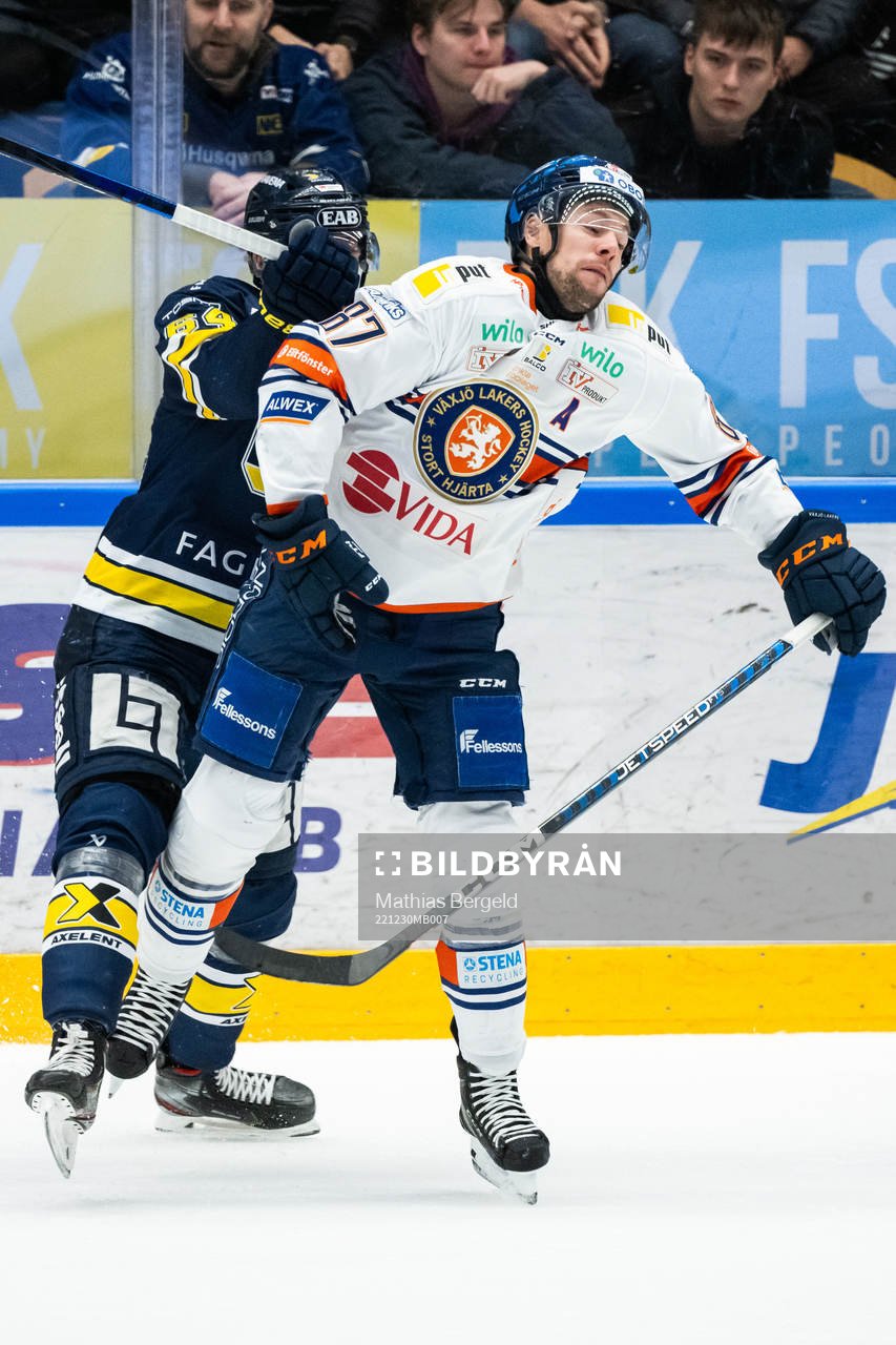 HV71s Eric Martinsson och Växjös Robert Rosén