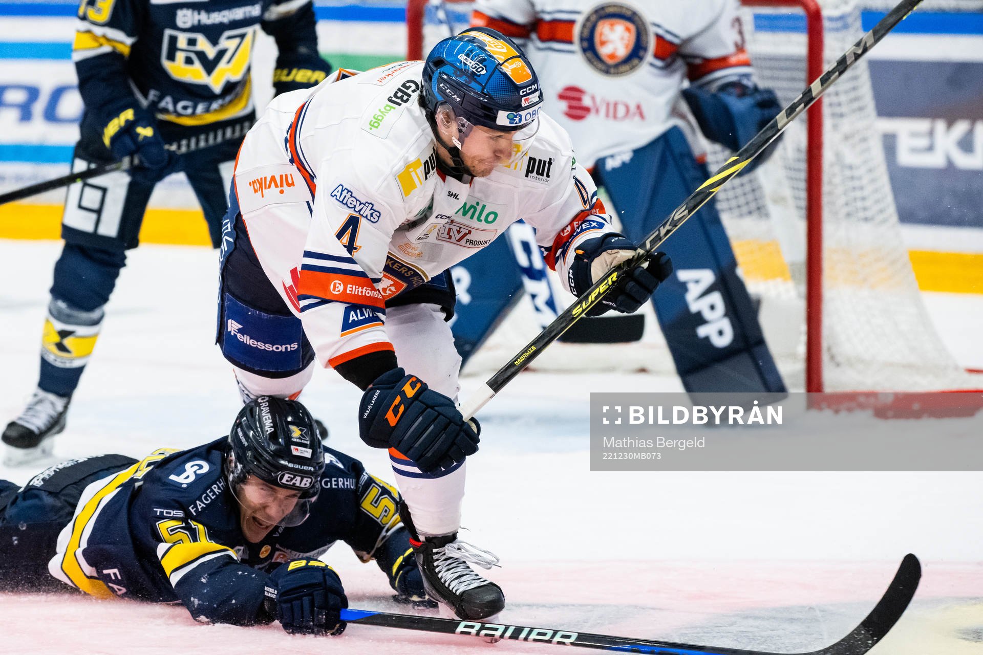 HV71s Andy Miele och Växjös Keegan Lowe