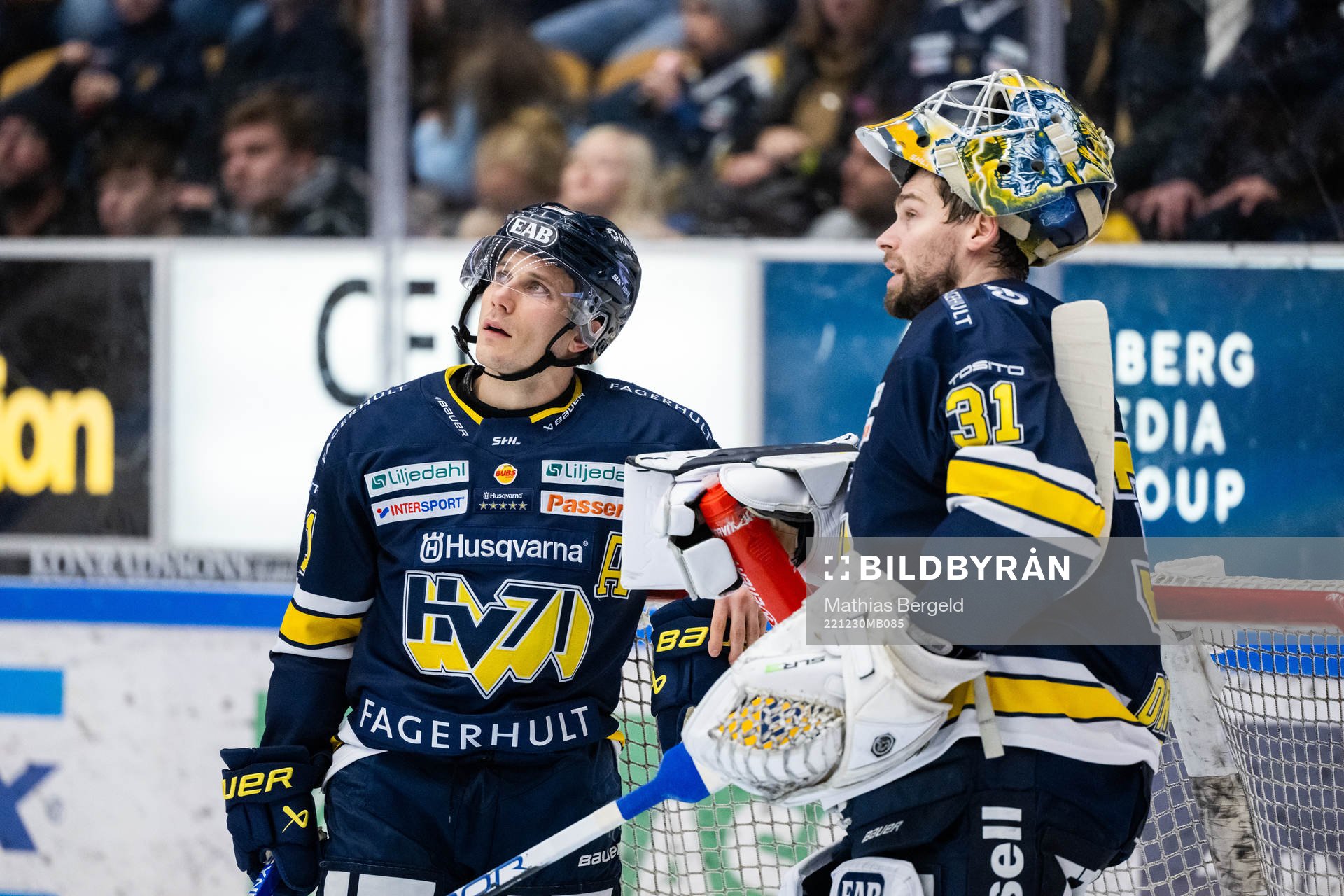 HV71s Andy Miele och målvakt Joni Ortio