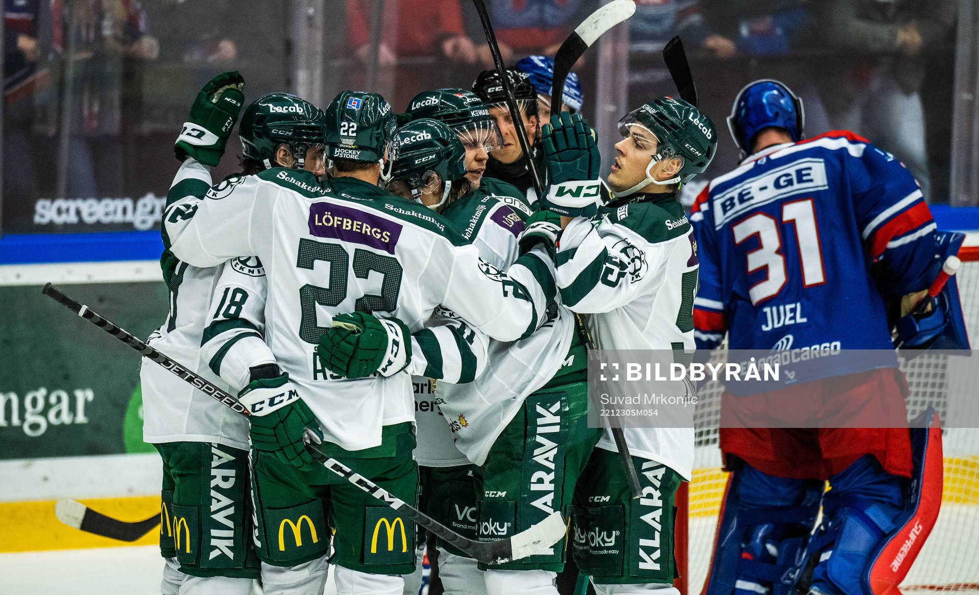 Färjestads Joakim Nygård jublar med lagkamrater