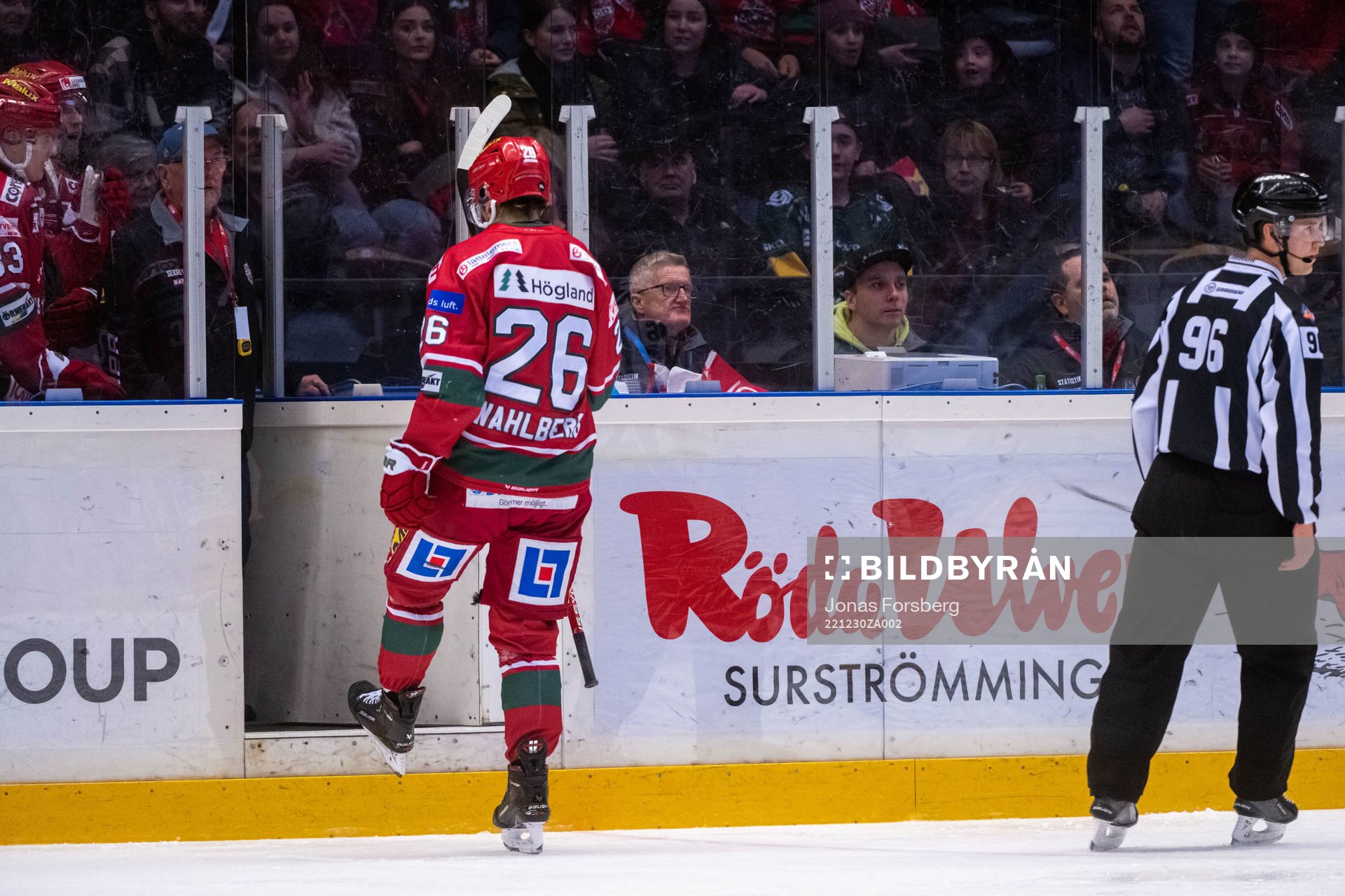 Modos Emil Wahlberg blir utvisad