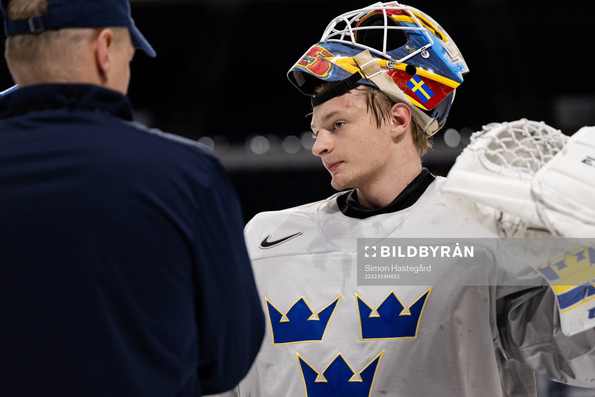 Magnus Hävelid, head coach and goaltender Carl Lindbom of
