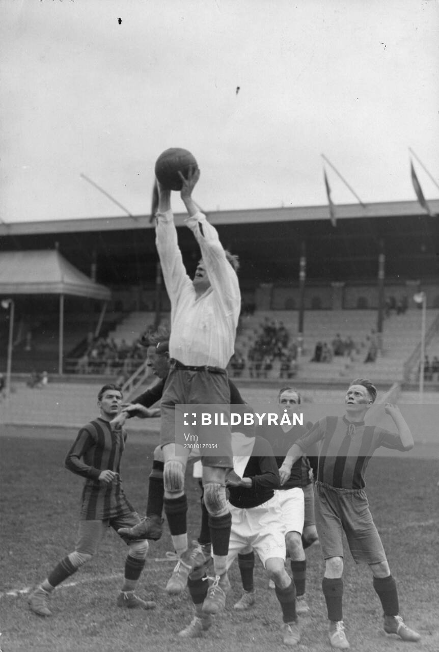 Fotboll, AIK - Hammarby. Stockholm Olympiastadion, 1923.