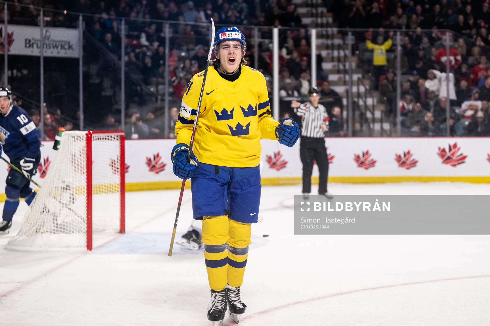 Leo Carlsson of Sweden celebrates