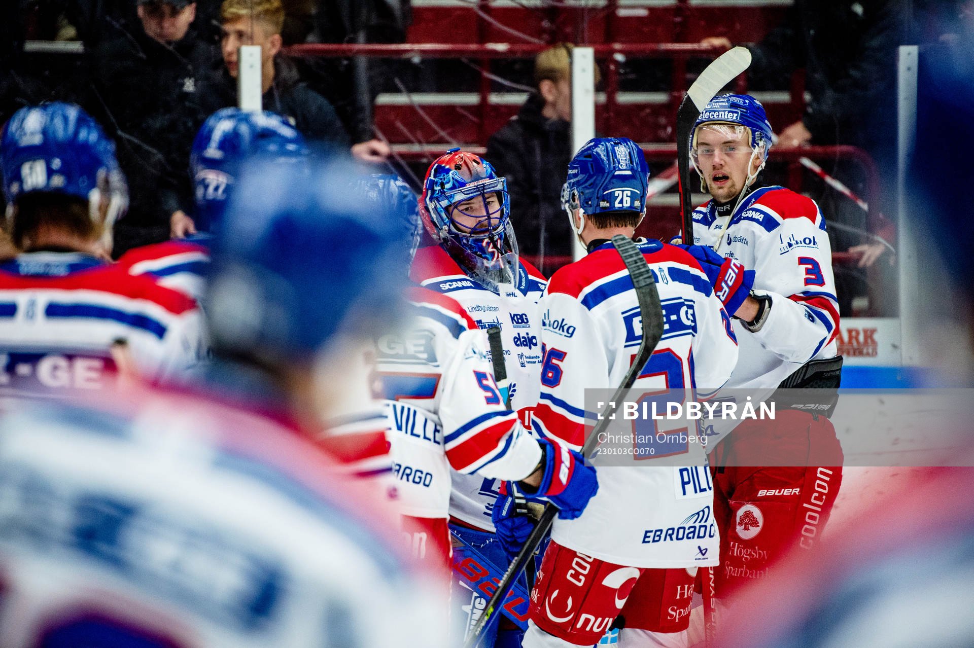Oskarshamns målvakt Tim Juel jublar med lagkamraterna