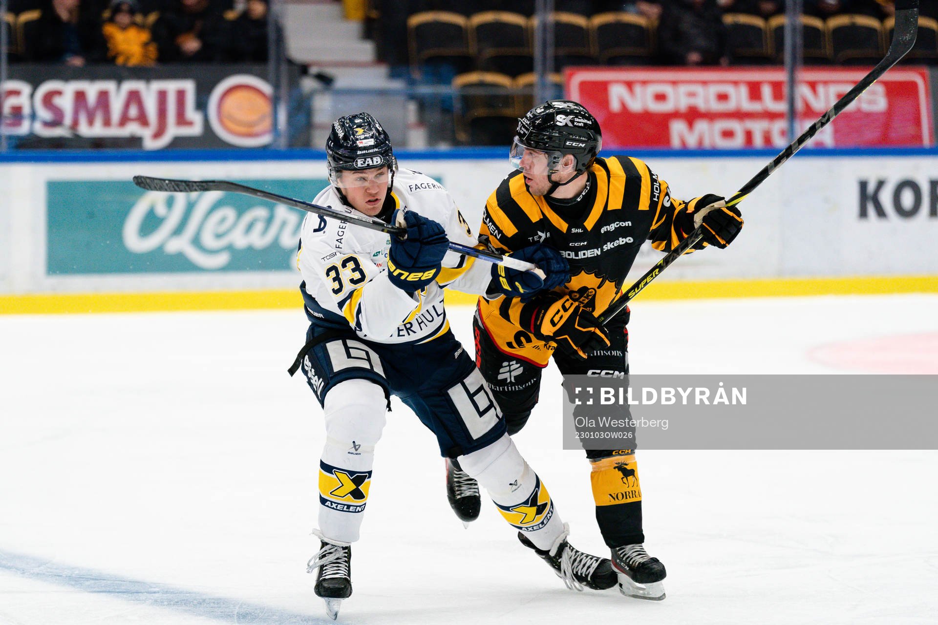 HV71s Måns Lindbäck och Skellefteås Andreas Wingerli