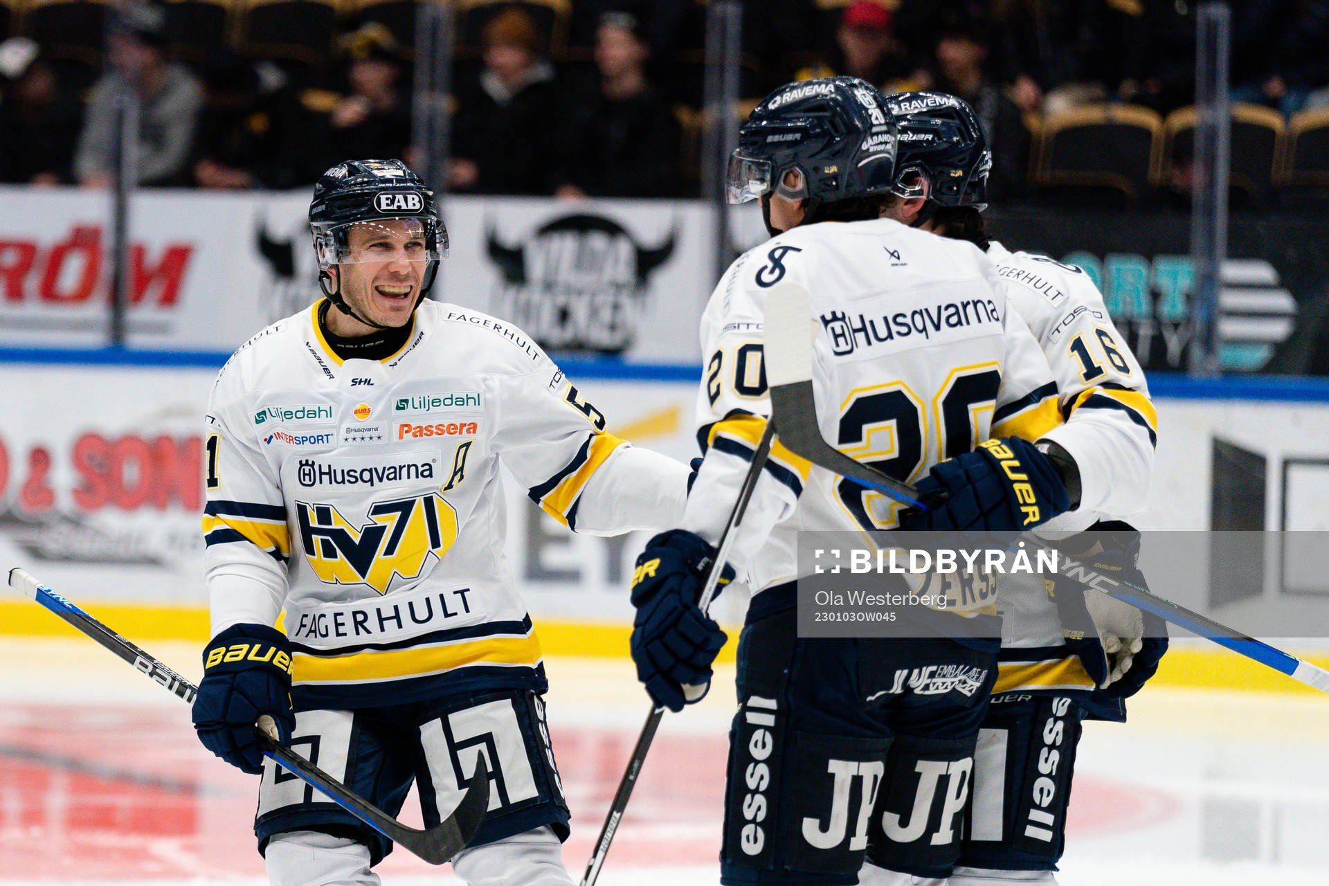 HV71s Andy Miele jublar